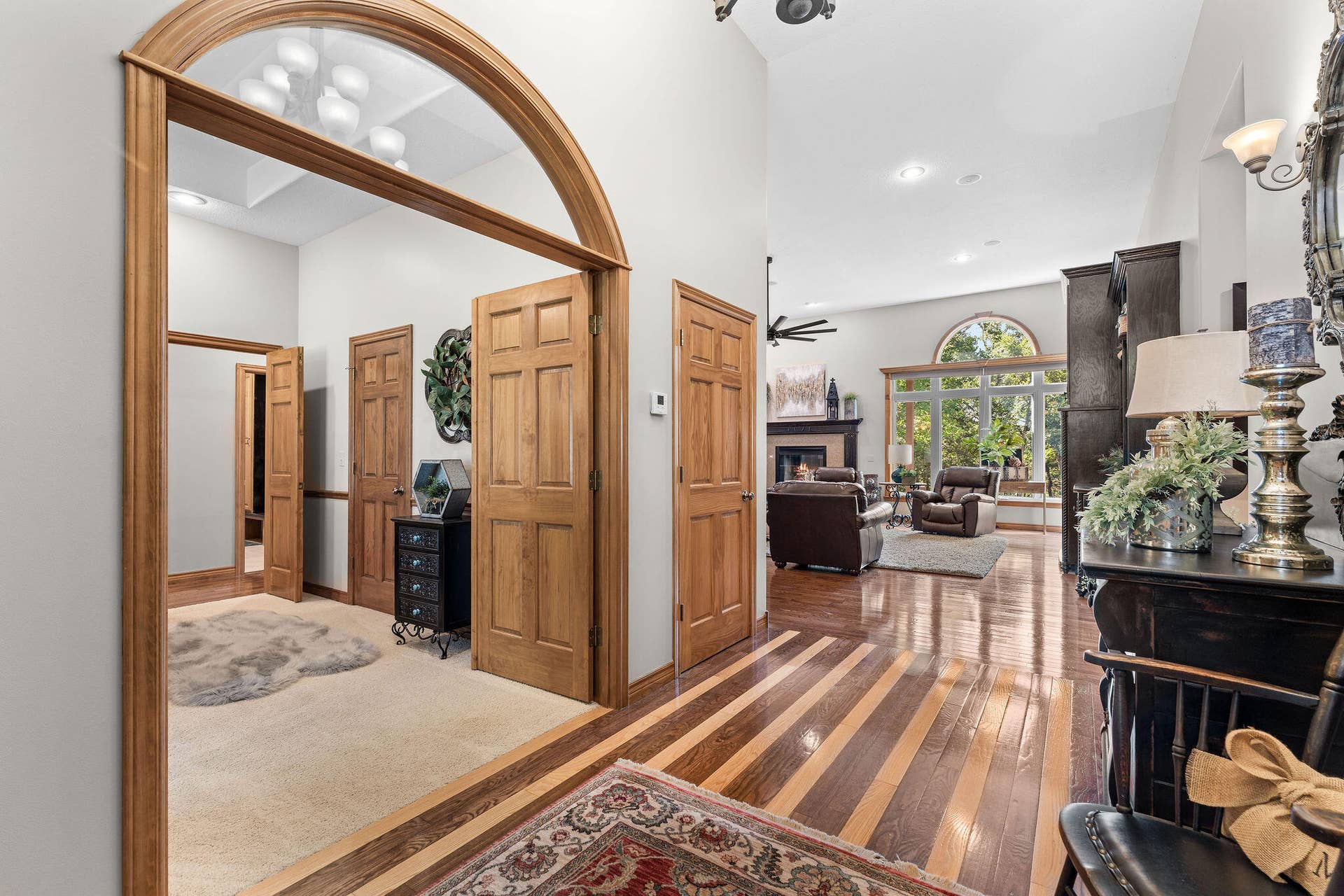 53 Holly Lane, Branson West, MO 65737 Inviting Entry