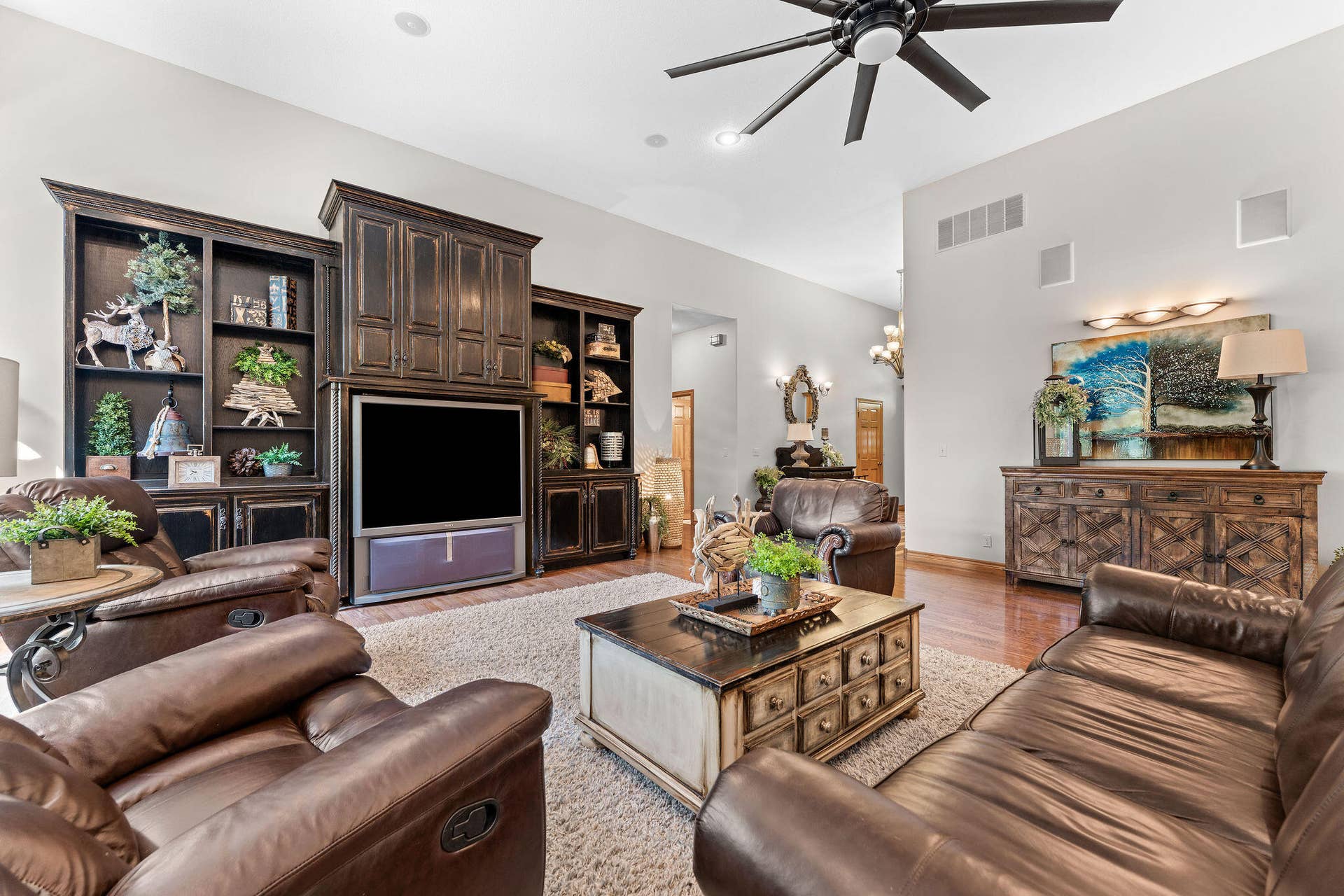 53 Holly Lane, Branson West, MO 65737 Upscale Built-ins