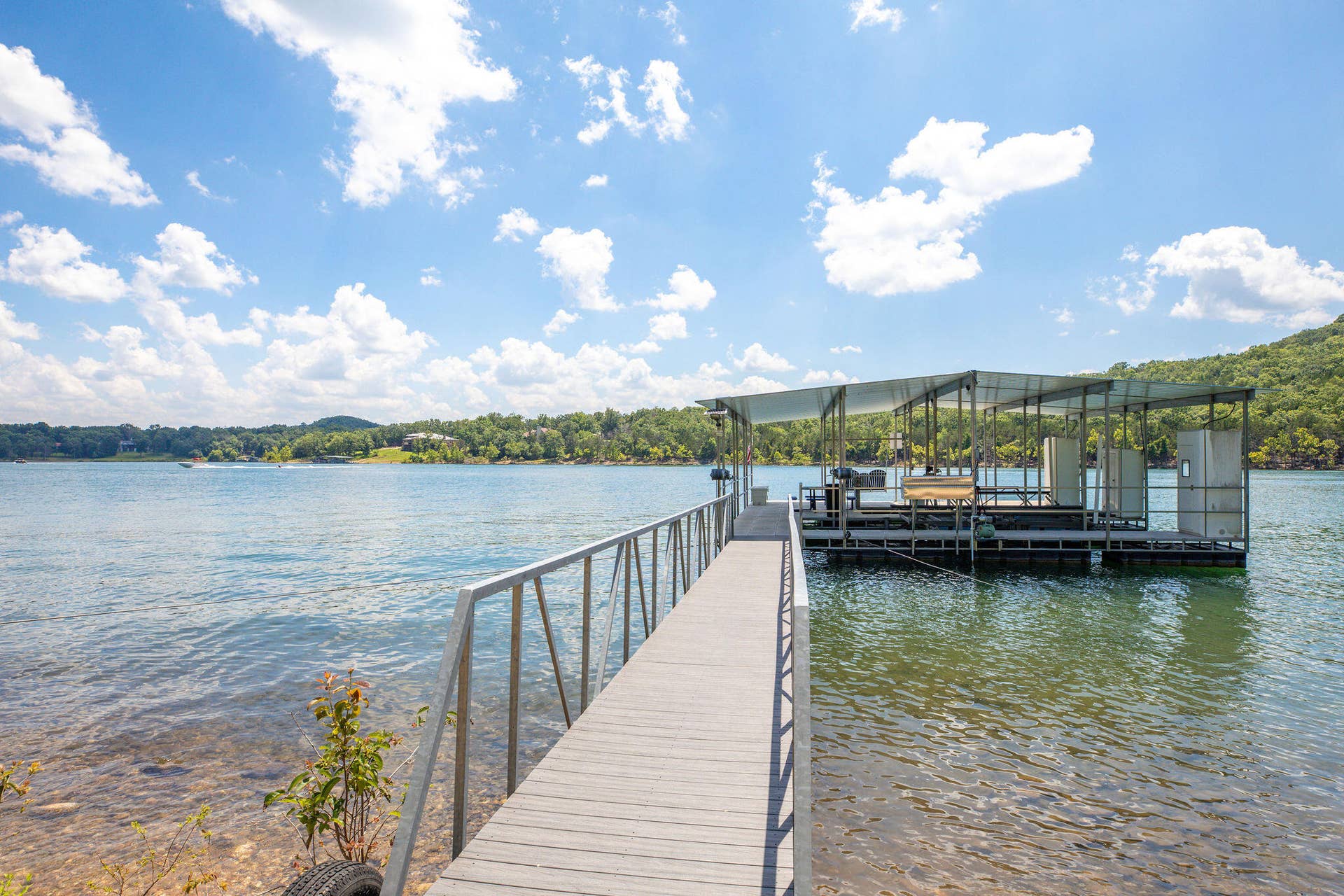 1517 Lake Bluff Drive, Branson West, MO 65737 1517 Lake Bluff Drive