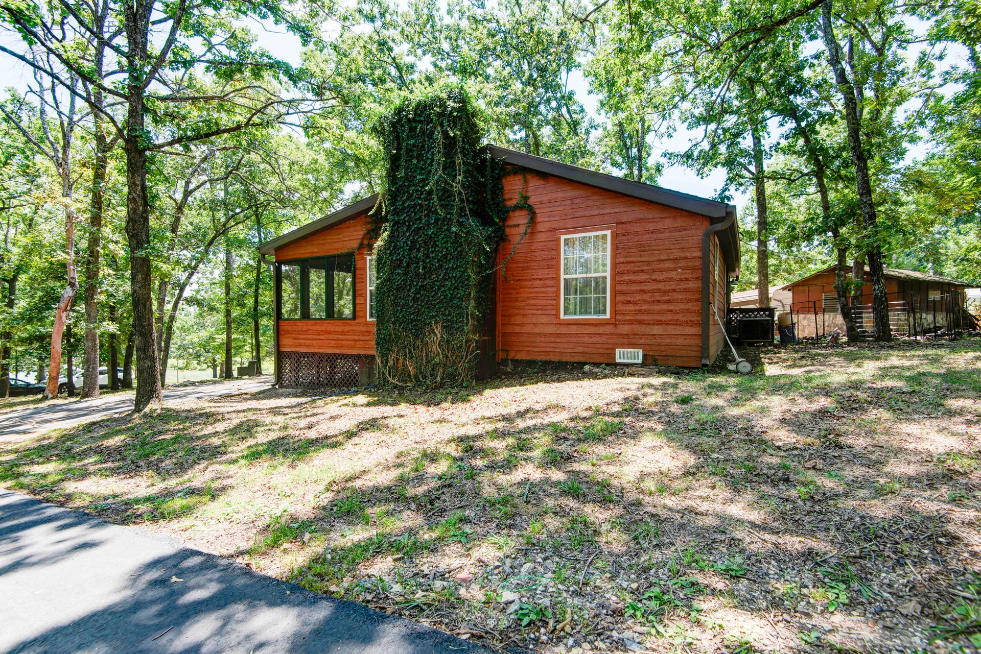 363 Sportsmans Circle, Branson West, MO 65737 Side of Home