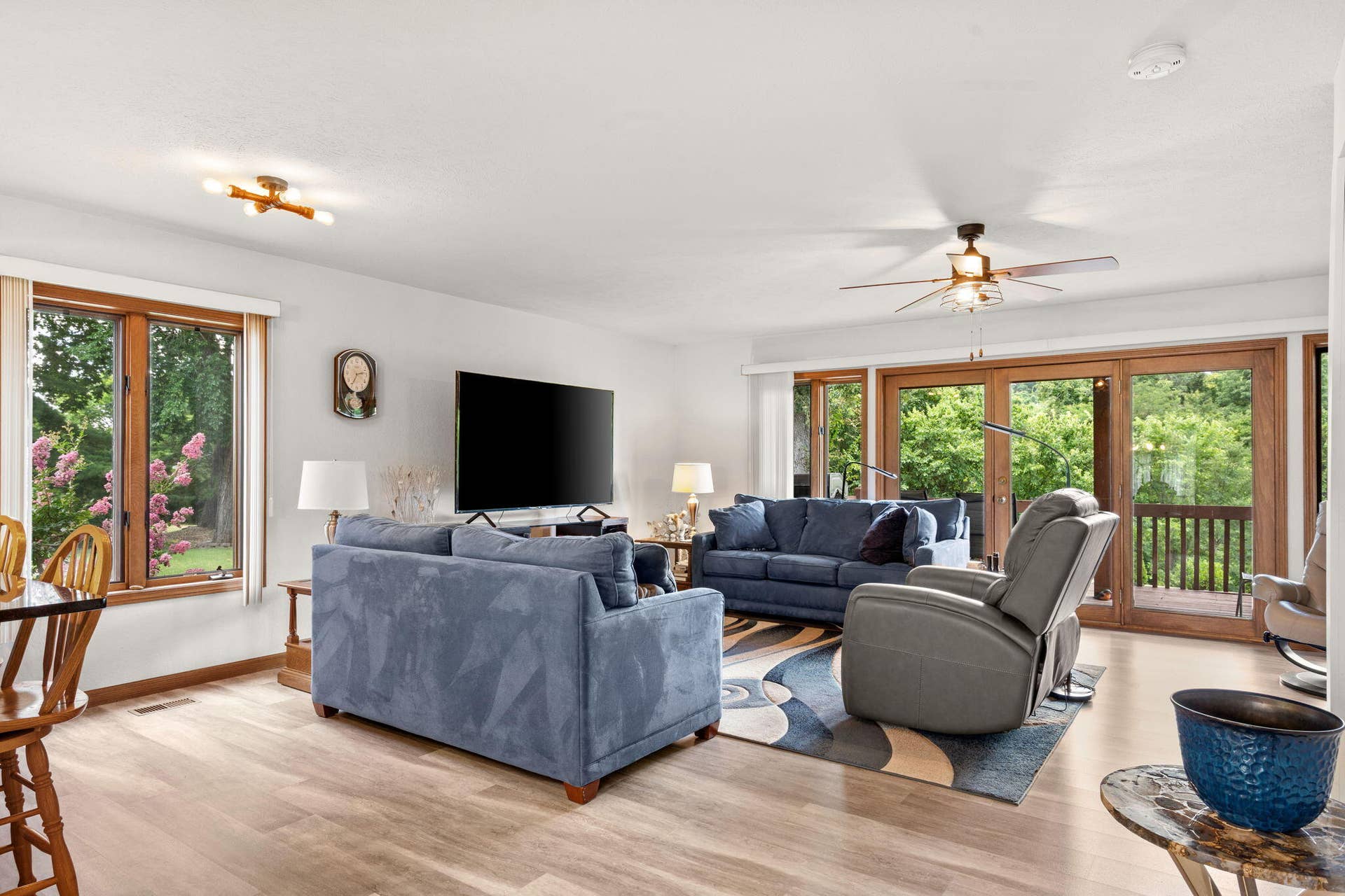 1901-Paradise-Dr-Cozy-Living