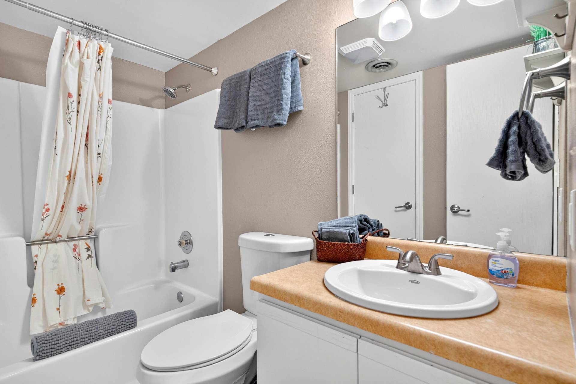 14 Sinatra Court, #Unit 5, Branson West, MO 65737 22-21