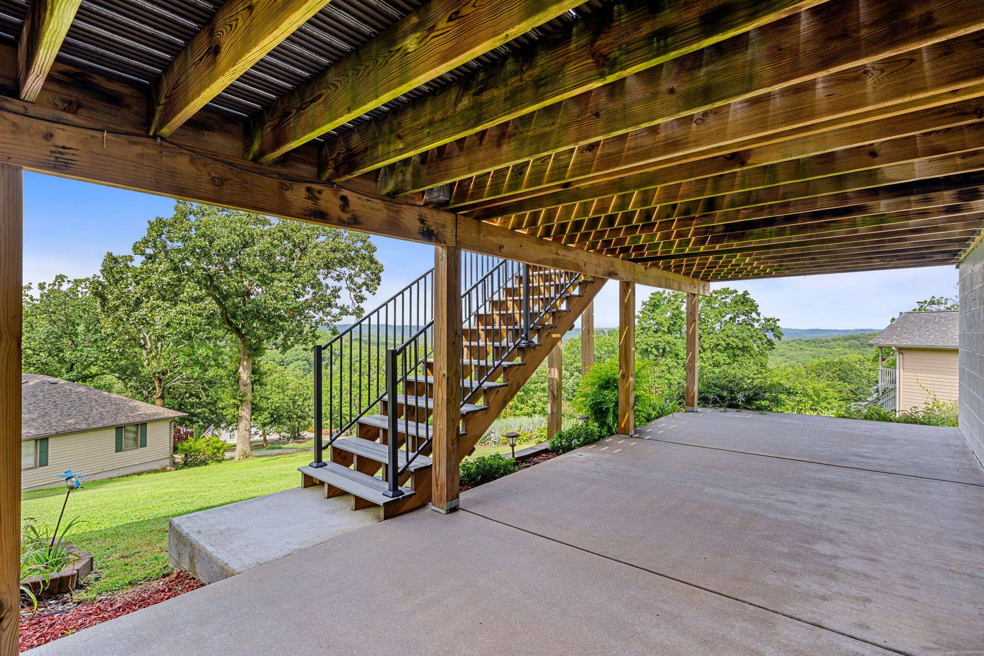 43 Irish Hills Boulevard, Kimberling City, MO 65686 Patio below deck