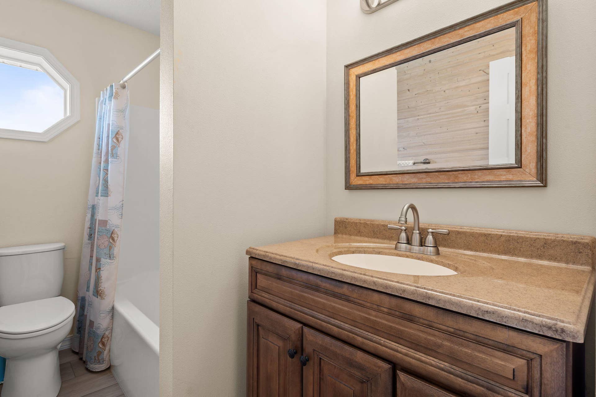 43 Irish Hills Boulevard, Kimberling City, MO 65686 Bathroom 2