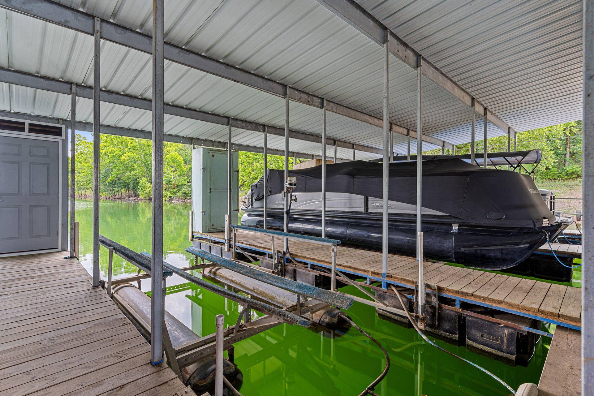 43 Irish Hills Boulevard, Kimberling City, MO 65686 Slip with a lift
