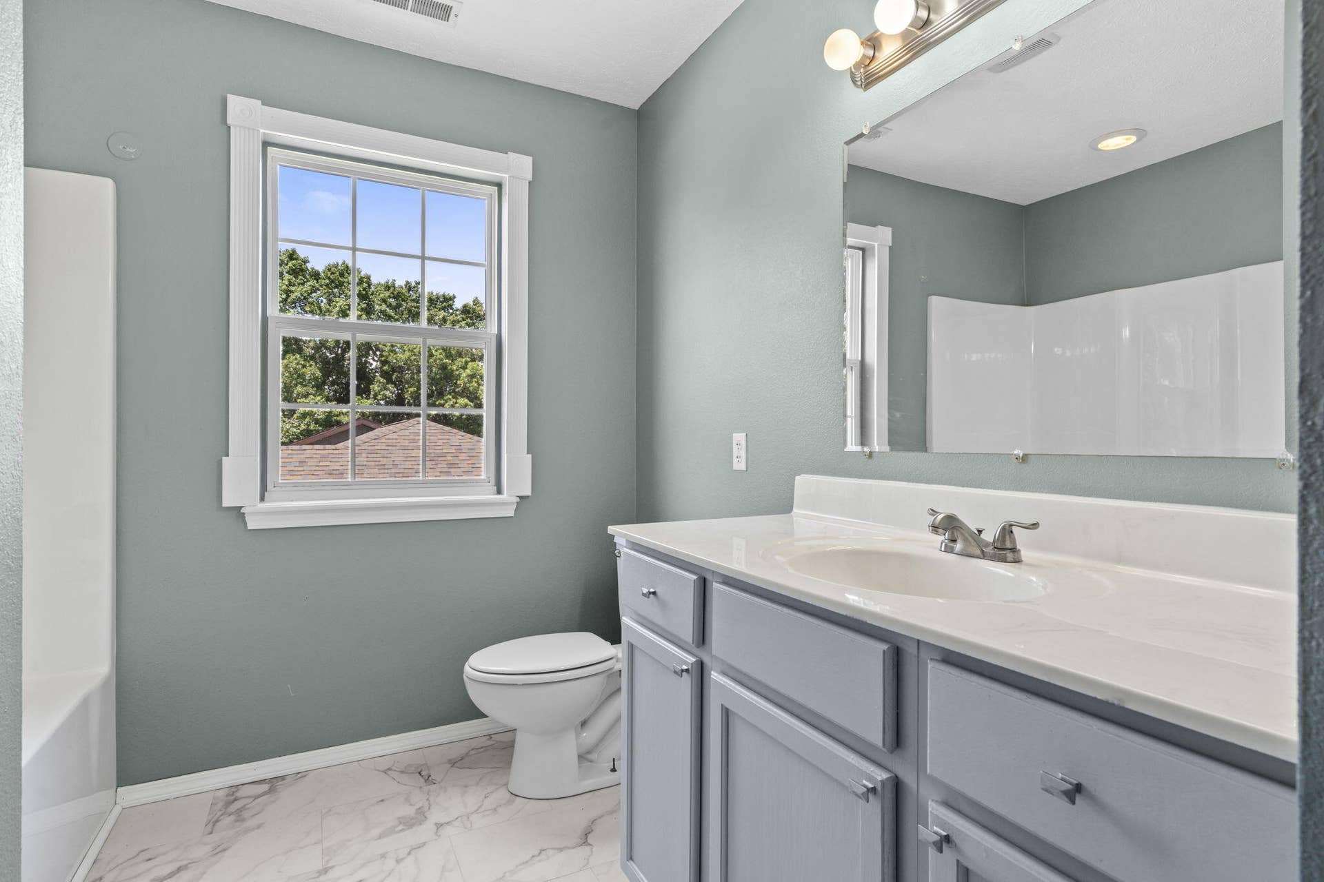 48 Irish Hills Boulevard, Kimberling City, MO 65686 Bathroom 2