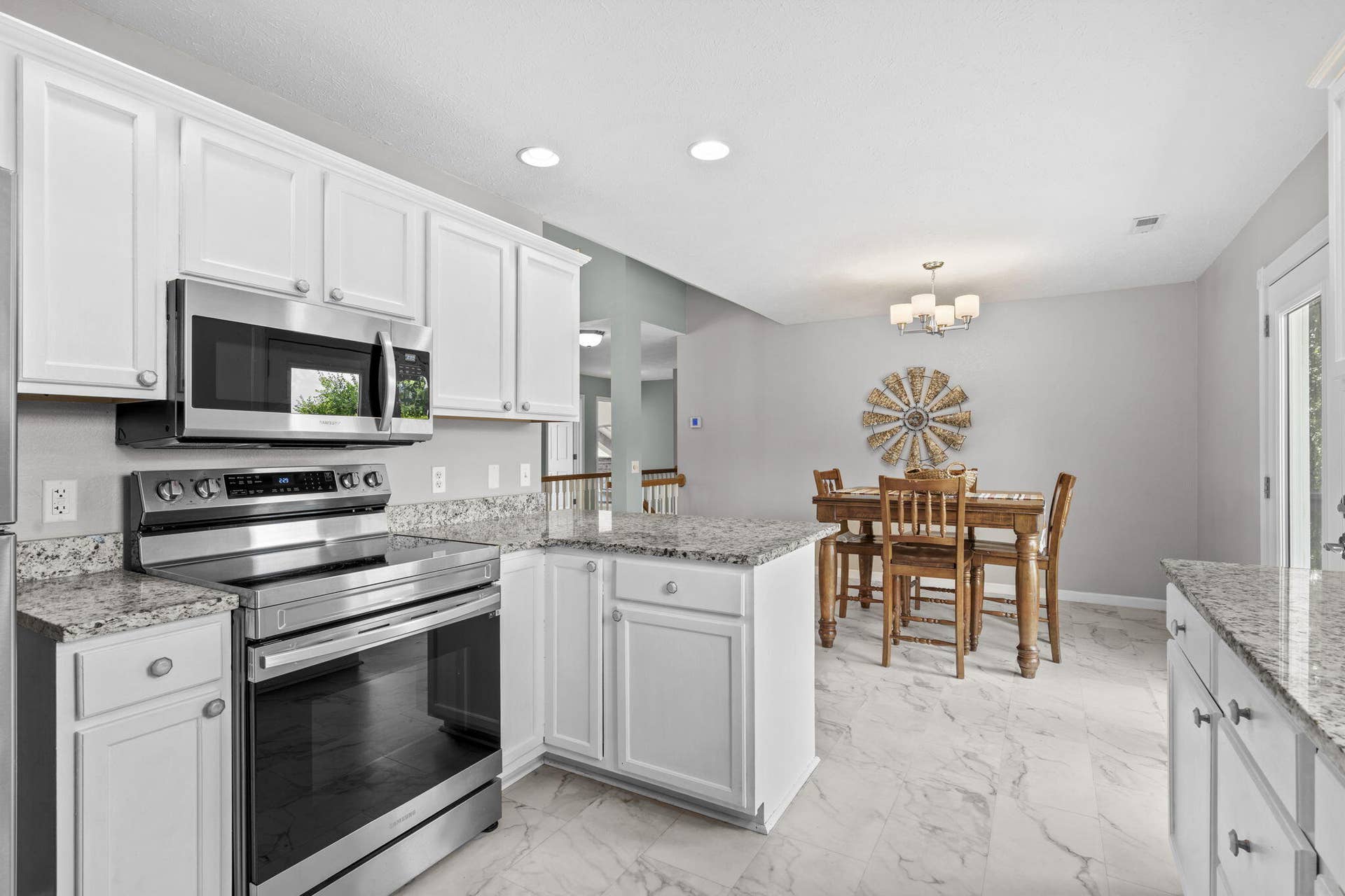 48 Irish Hills Boulevard, Kimberling City, MO 65686 Kitchen/Dining