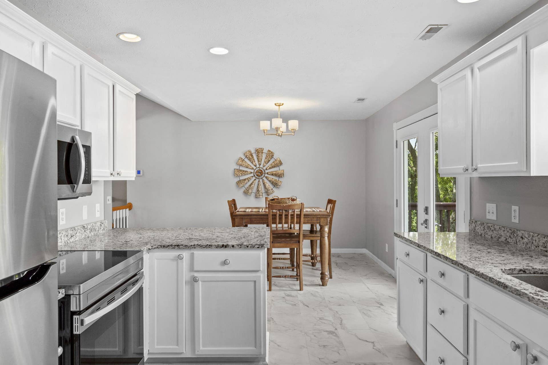 48 Irish Hills Boulevard, Kimberling City, MO 65686 Kitchen/Dining
