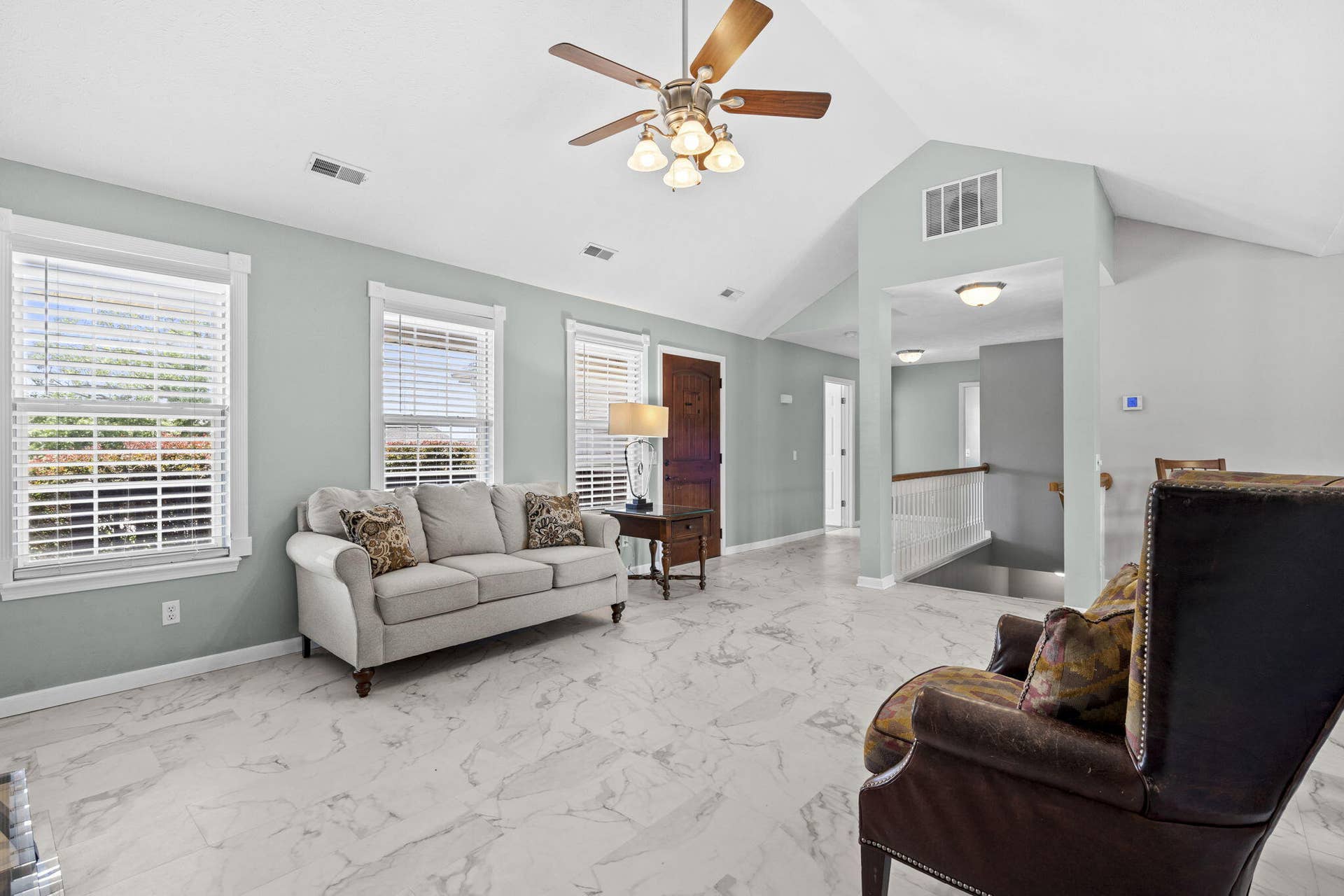 48 Irish Hills Boulevard, Kimberling City, MO 65686 Vaulted Ceilings