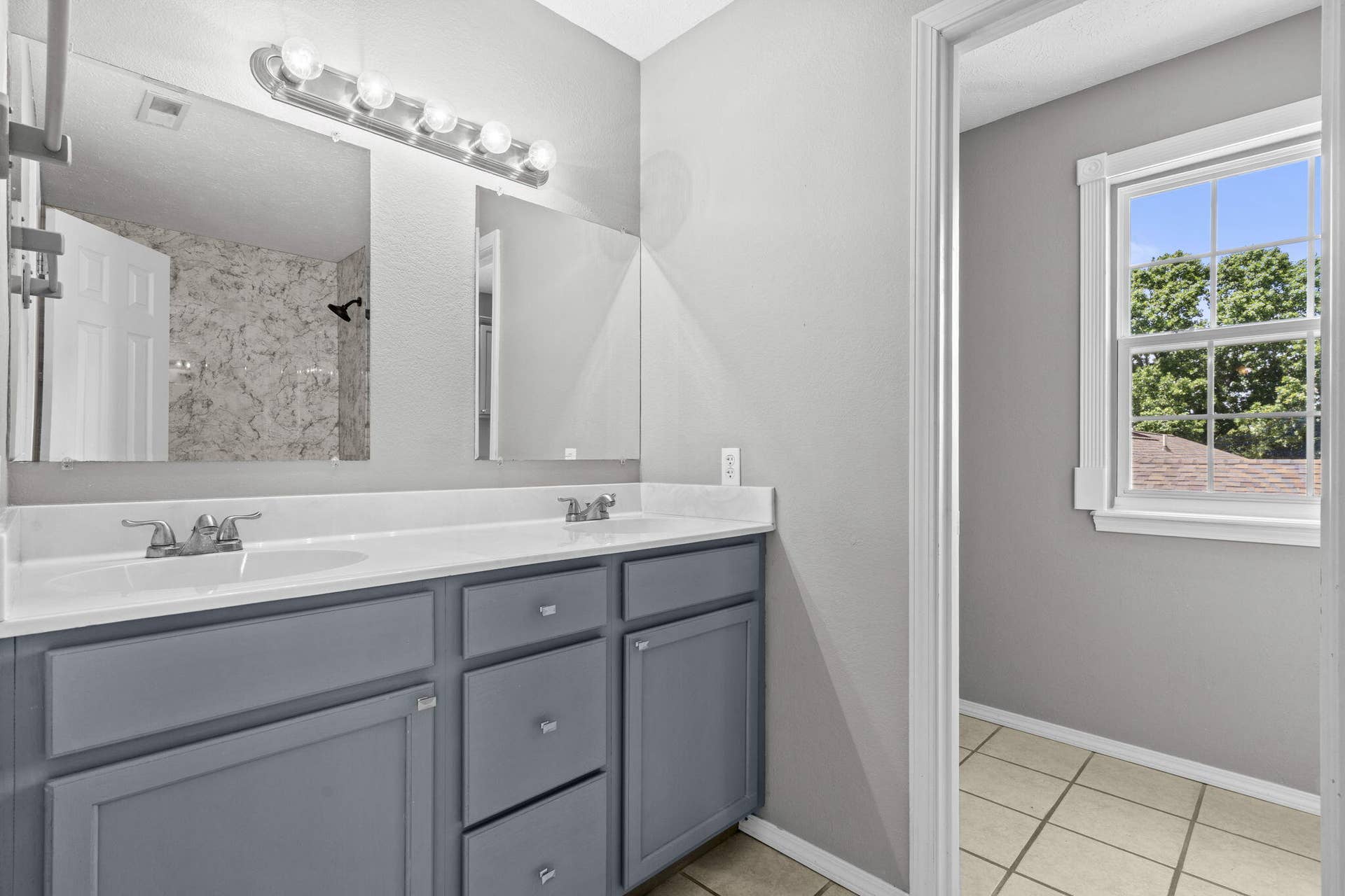 48 Irish Hills Boulevard, Kimberling City, MO 65686 Primary Bathroom