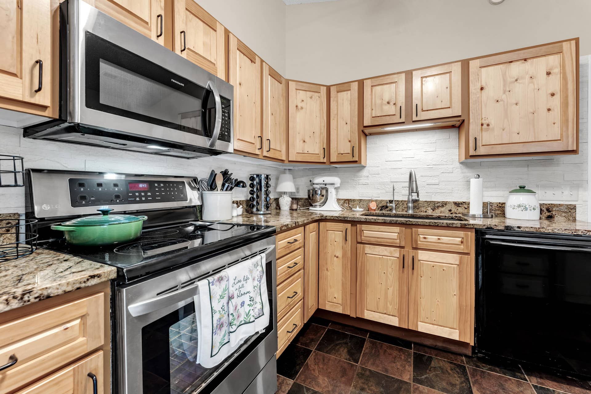 81 Deer Ridge Trail, Kimberling City, MO 65686 kitchen