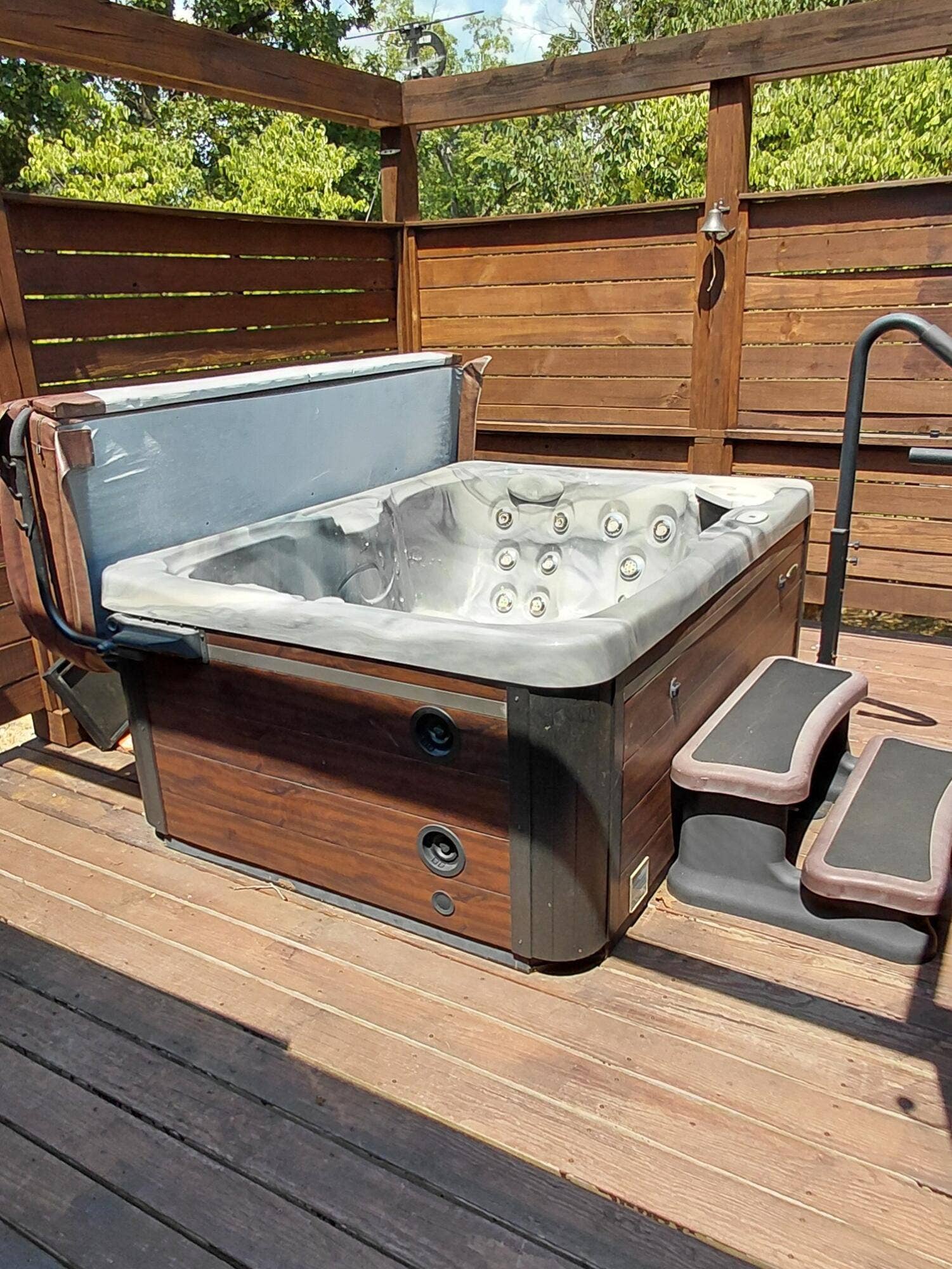 81 Deer Ridge Trail, Kimberling City, MO 65686 Hot tub photo