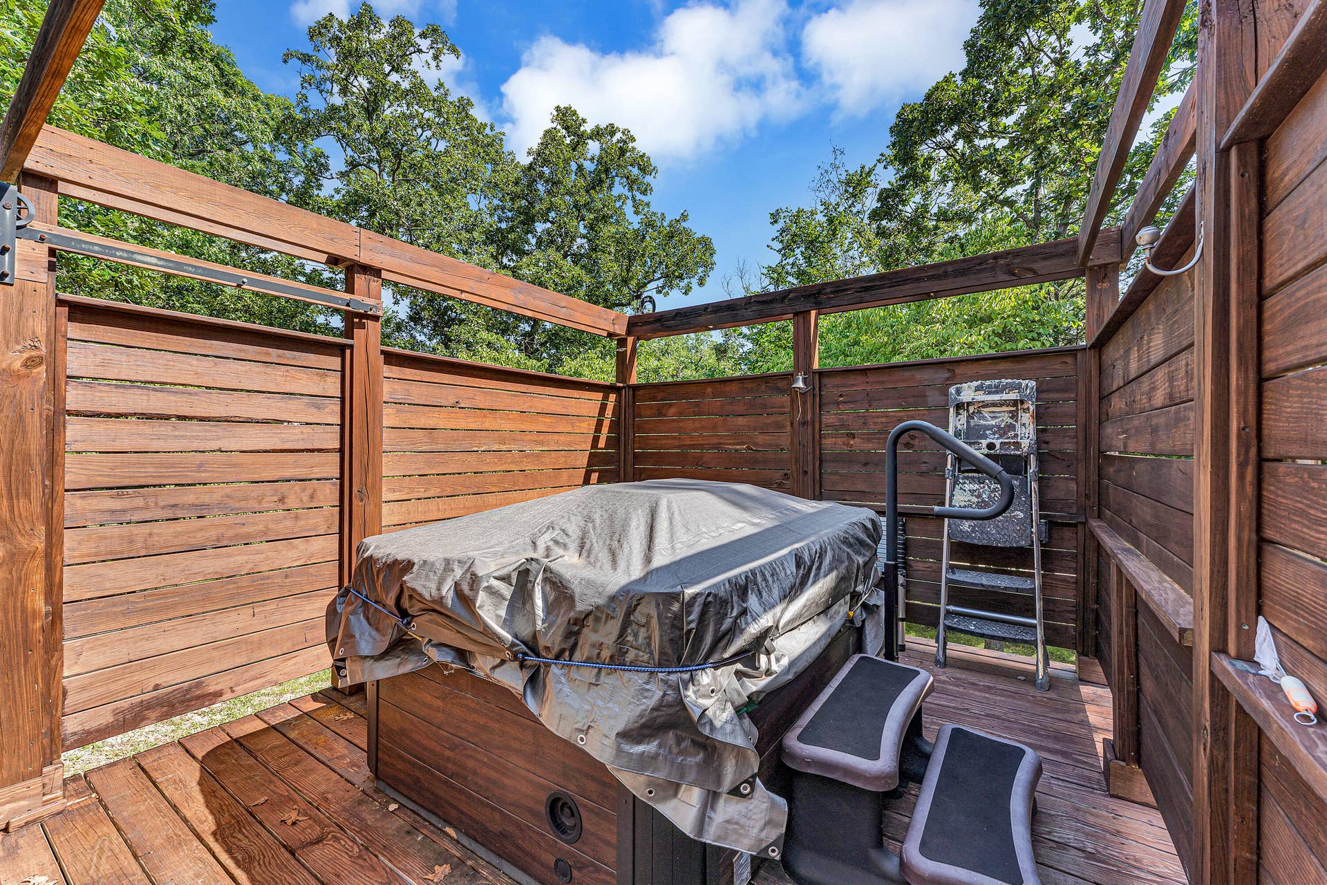 81 Deer Ridge Trail, Kimberling City, MO 65686 hot tub