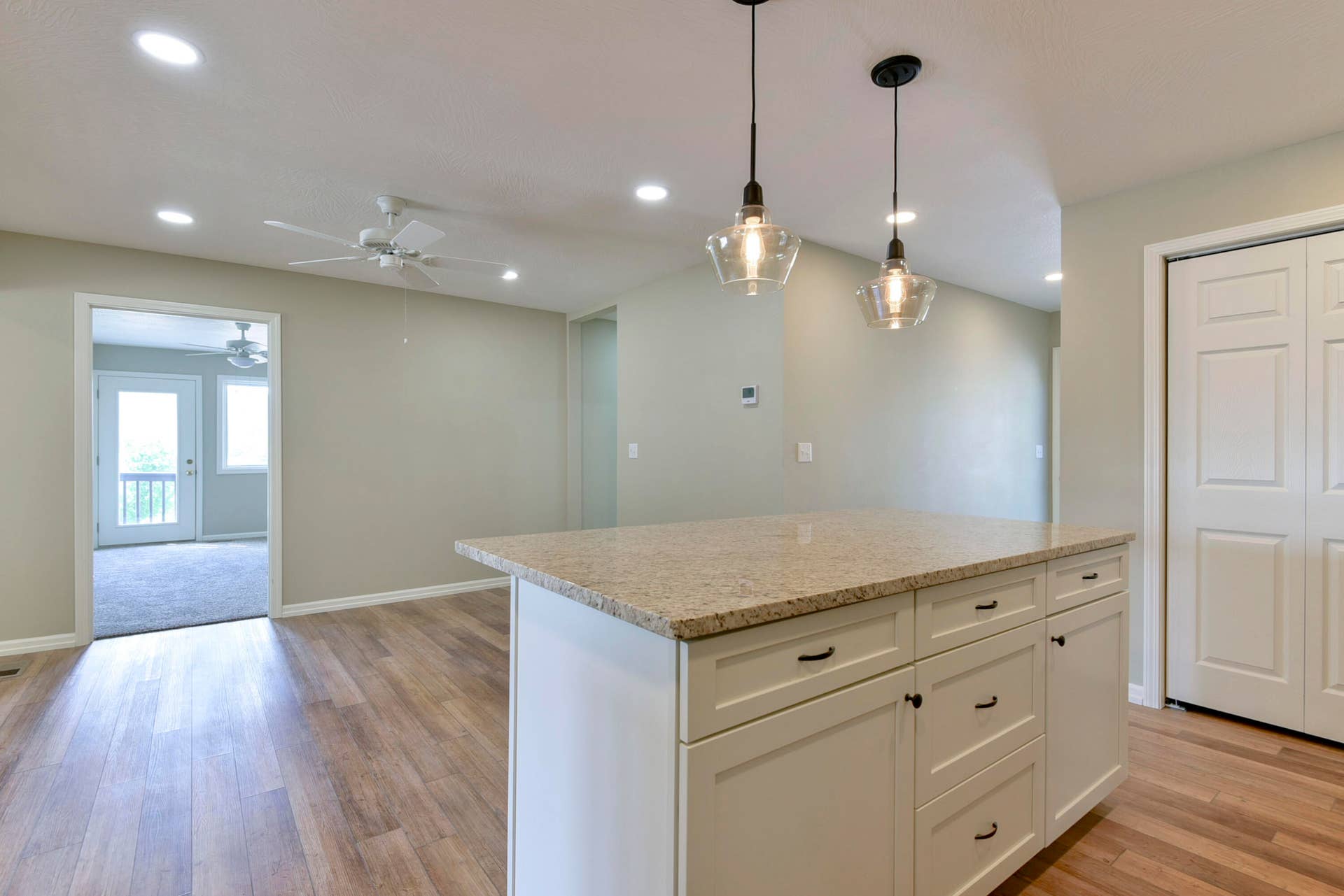 4 Kissee Avenue, Apt #2, Kimberling City, MO 65686 DSC_0398