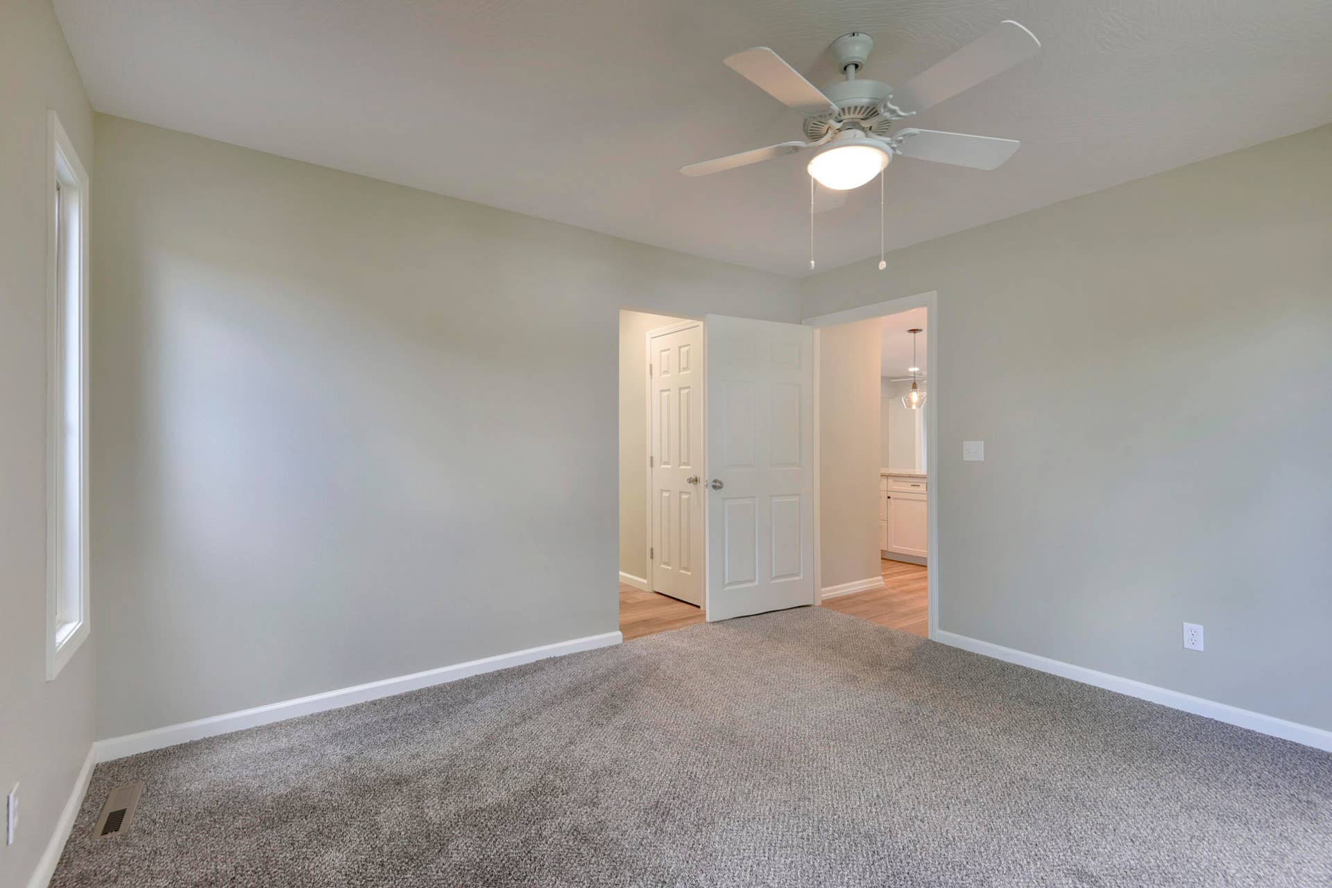 4 Kissee Avenue, Apt #2, Kimberling City, MO 65686 DSC_0404