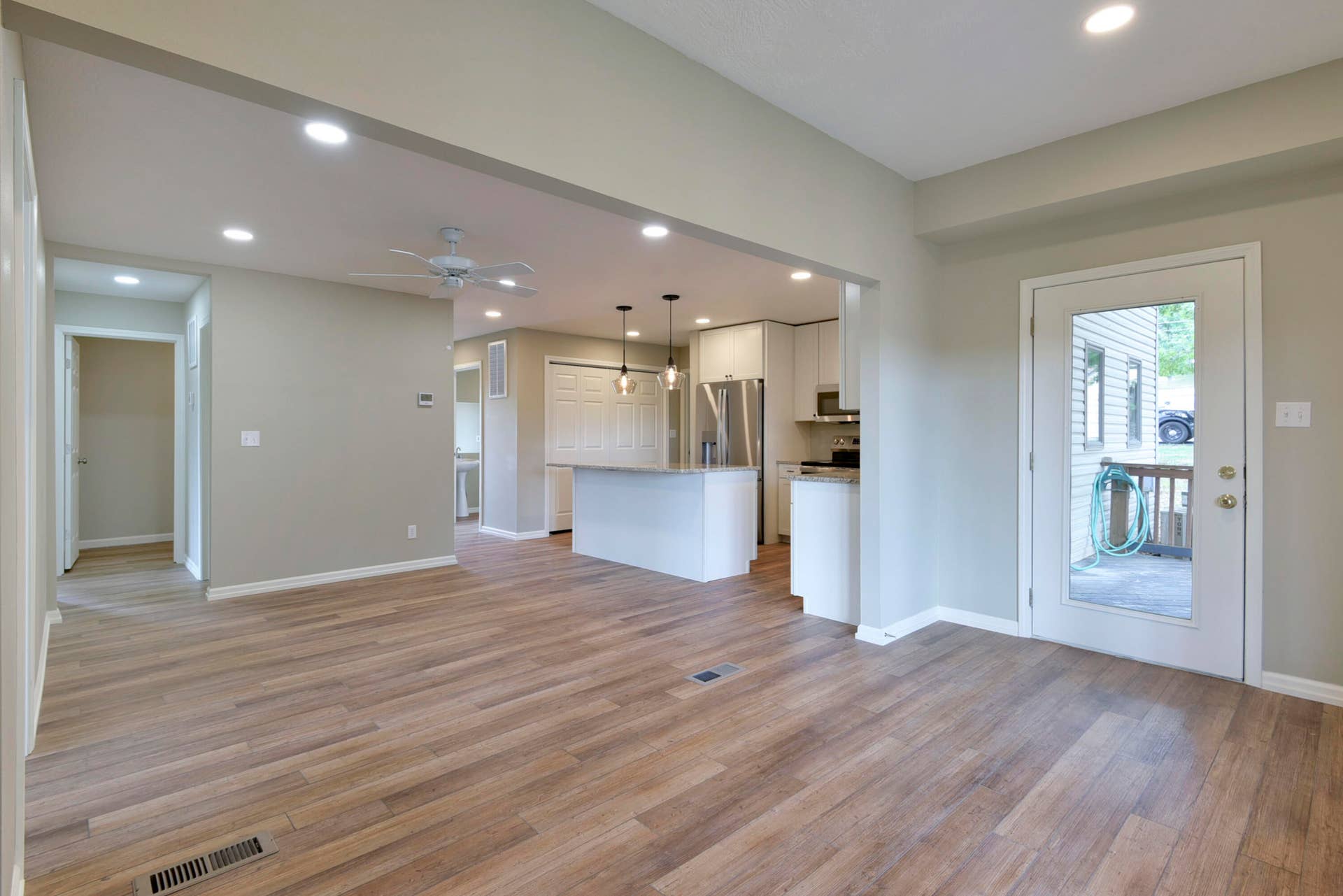4 Kissee Avenue, Apt #2, Kimberling City, MO 65686 DSC_0412