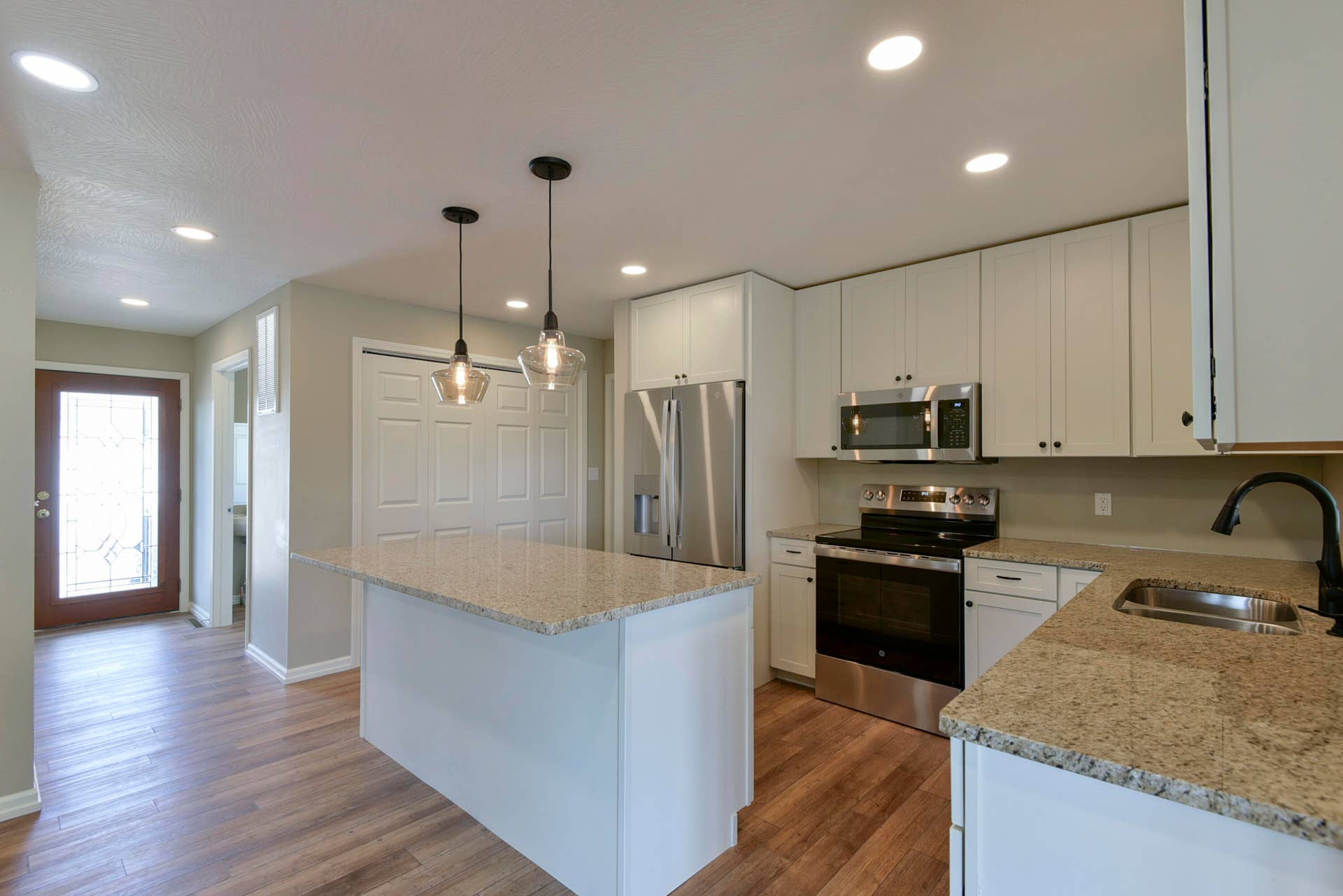 4 Kissee Avenue, Apt #2, Kimberling City, MO 65686 DSC_0397