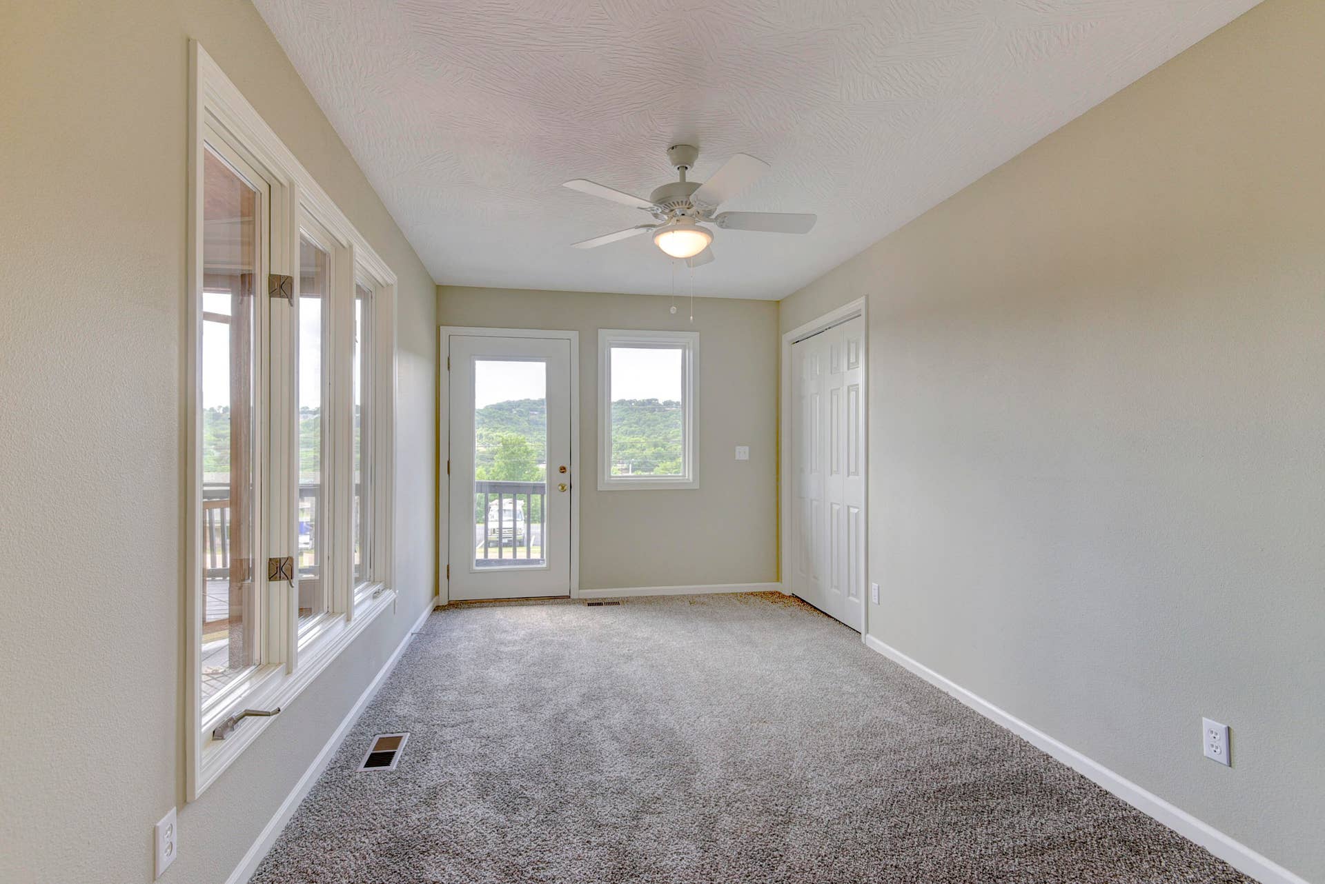 4 Kissee Avenue, Apt #2, Kimberling City, MO 65686 DSC_0413_4