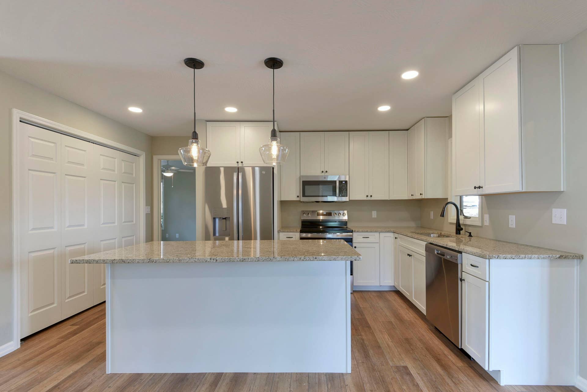4 Kissee Avenue, Apt #2, Kimberling City, MO 65686 DSC_0395
