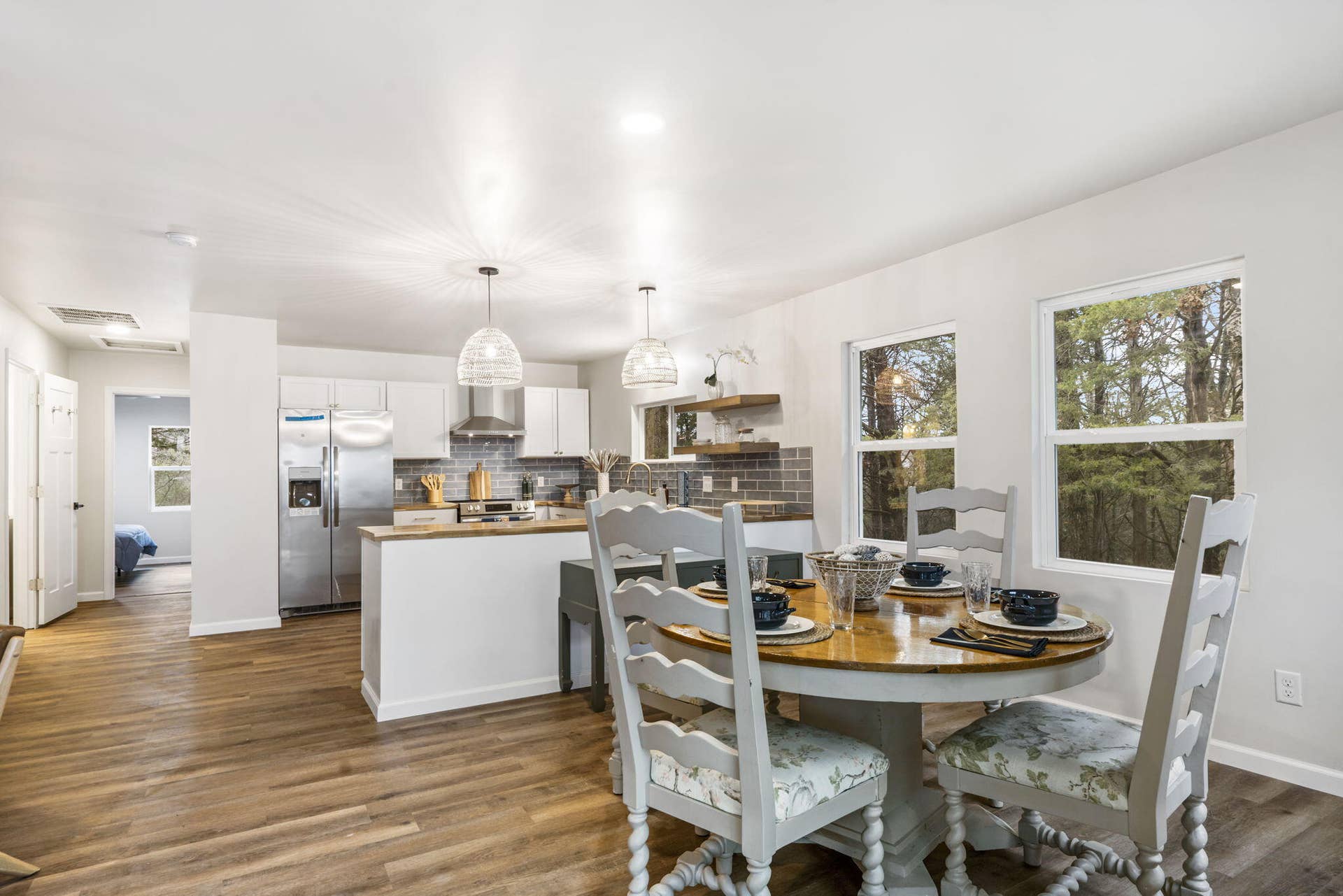 3050-Montague-Ln-Gather-Around