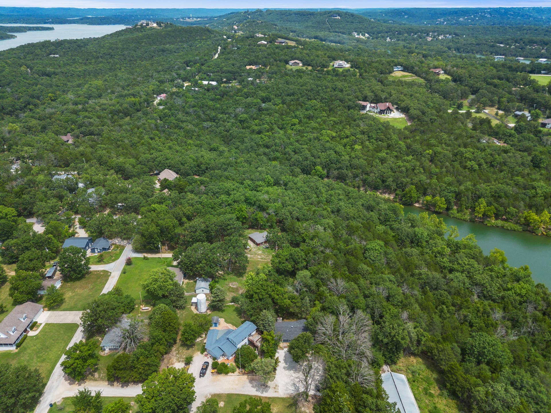 3050-Montague-Ln-Lakeview-Paradise