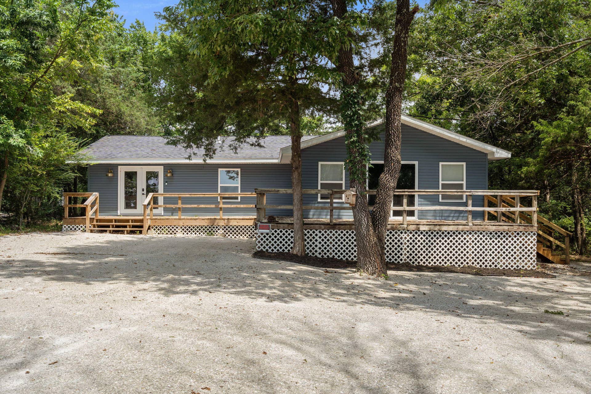 3050-Montague-Ln-Lake-Life-Awaits