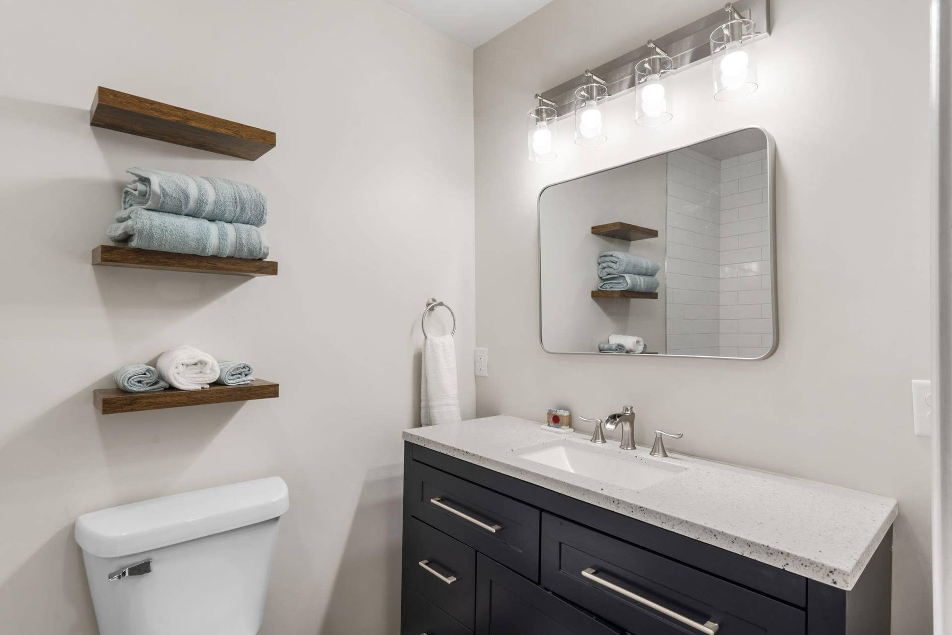 3050-Montague-Ln-Bath-Retreat