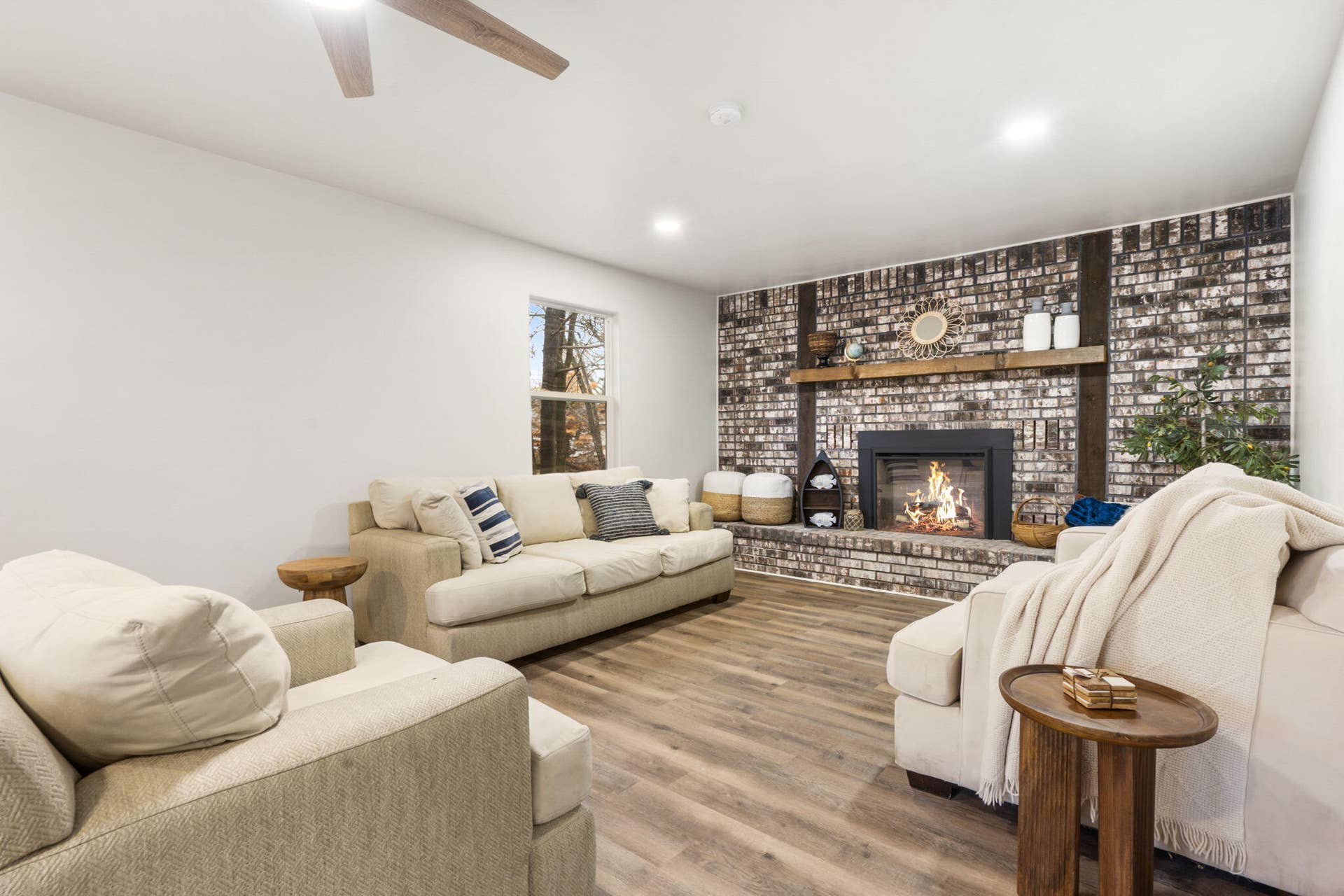 3050-Montague-Ln-Cozy-Living