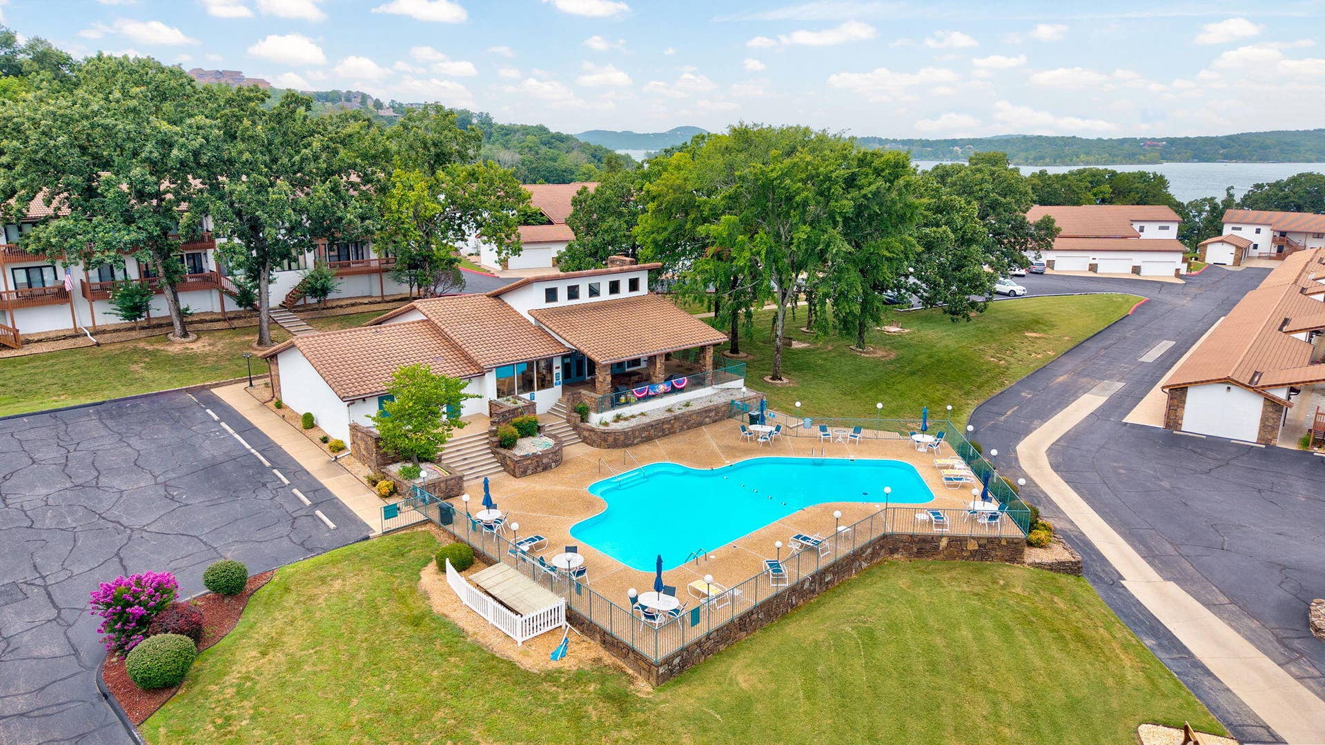 1715 Paradise Landing Rd-13