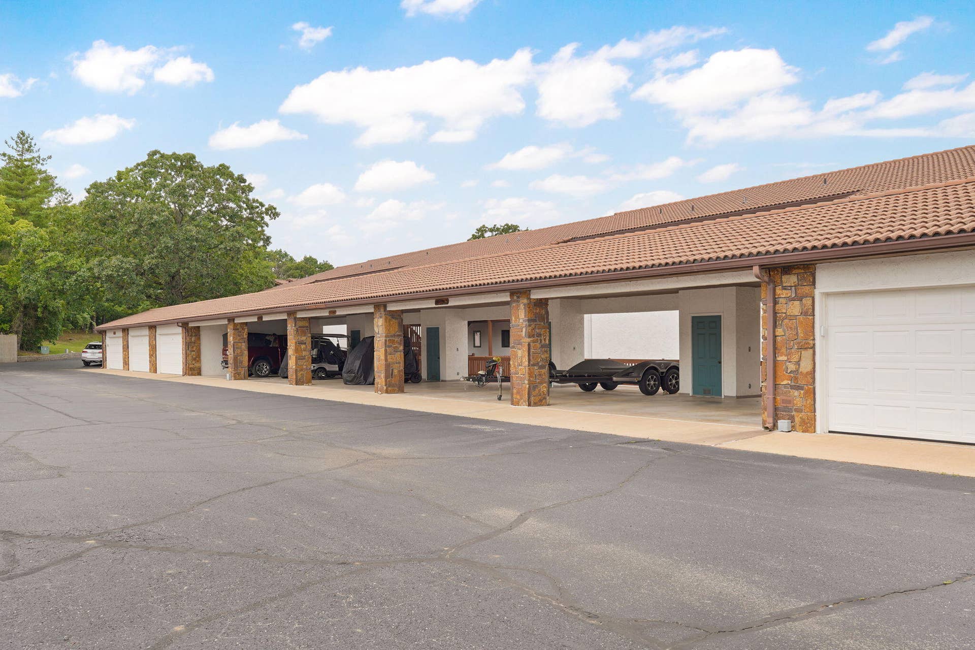 1715 Paradise Landing Rd-43