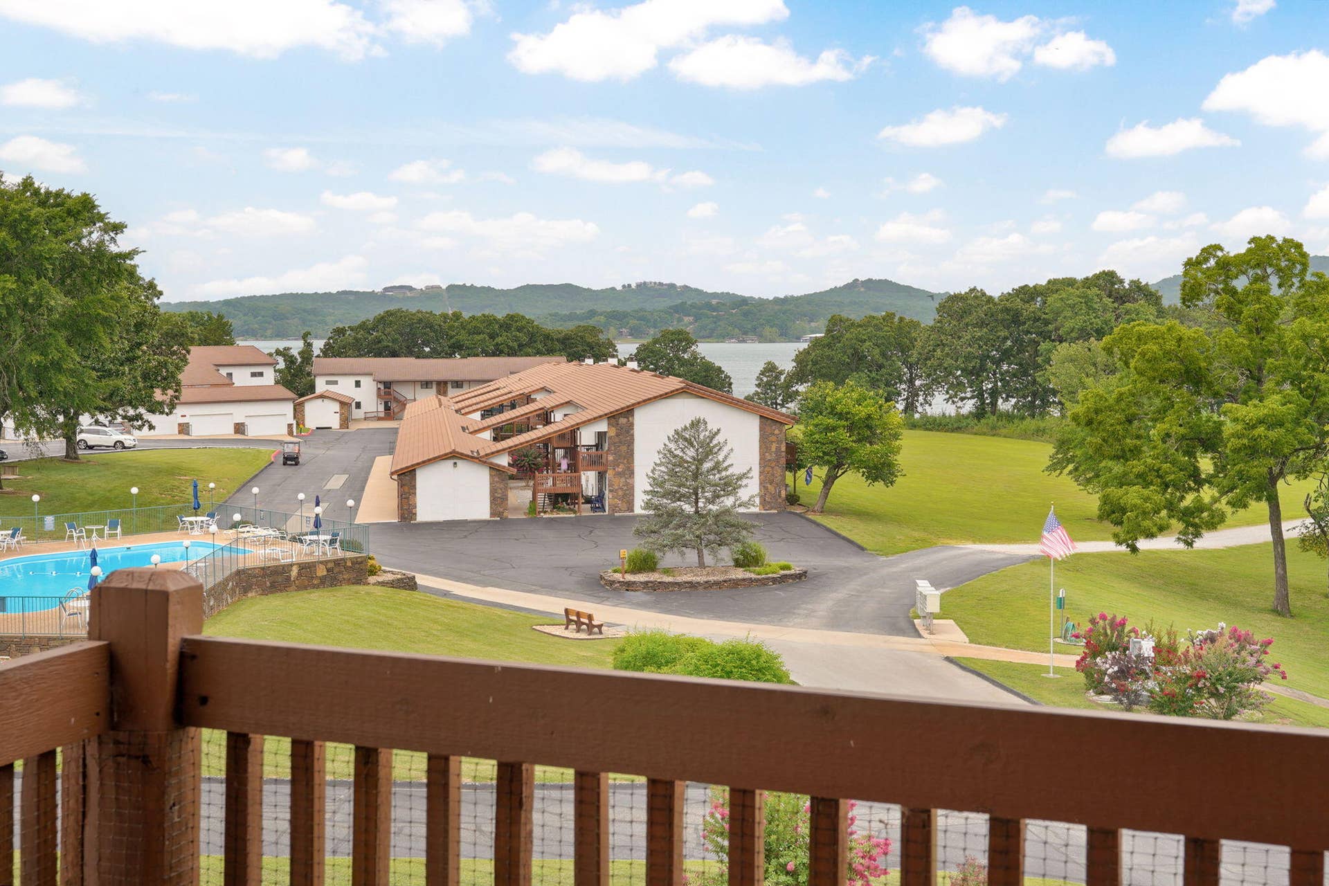 1715 Paradise Landing Rd-41