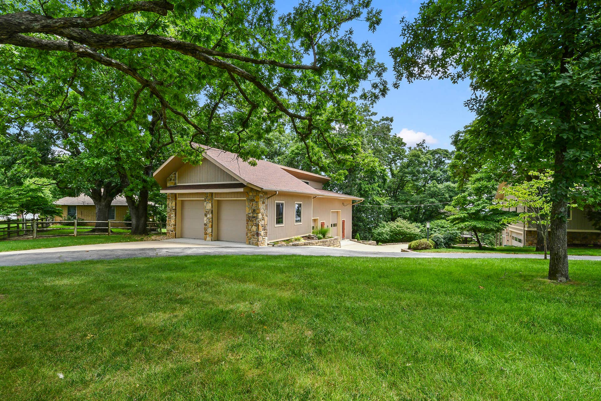 92 Plateau Lane, Kimberling City, MO 65686 .