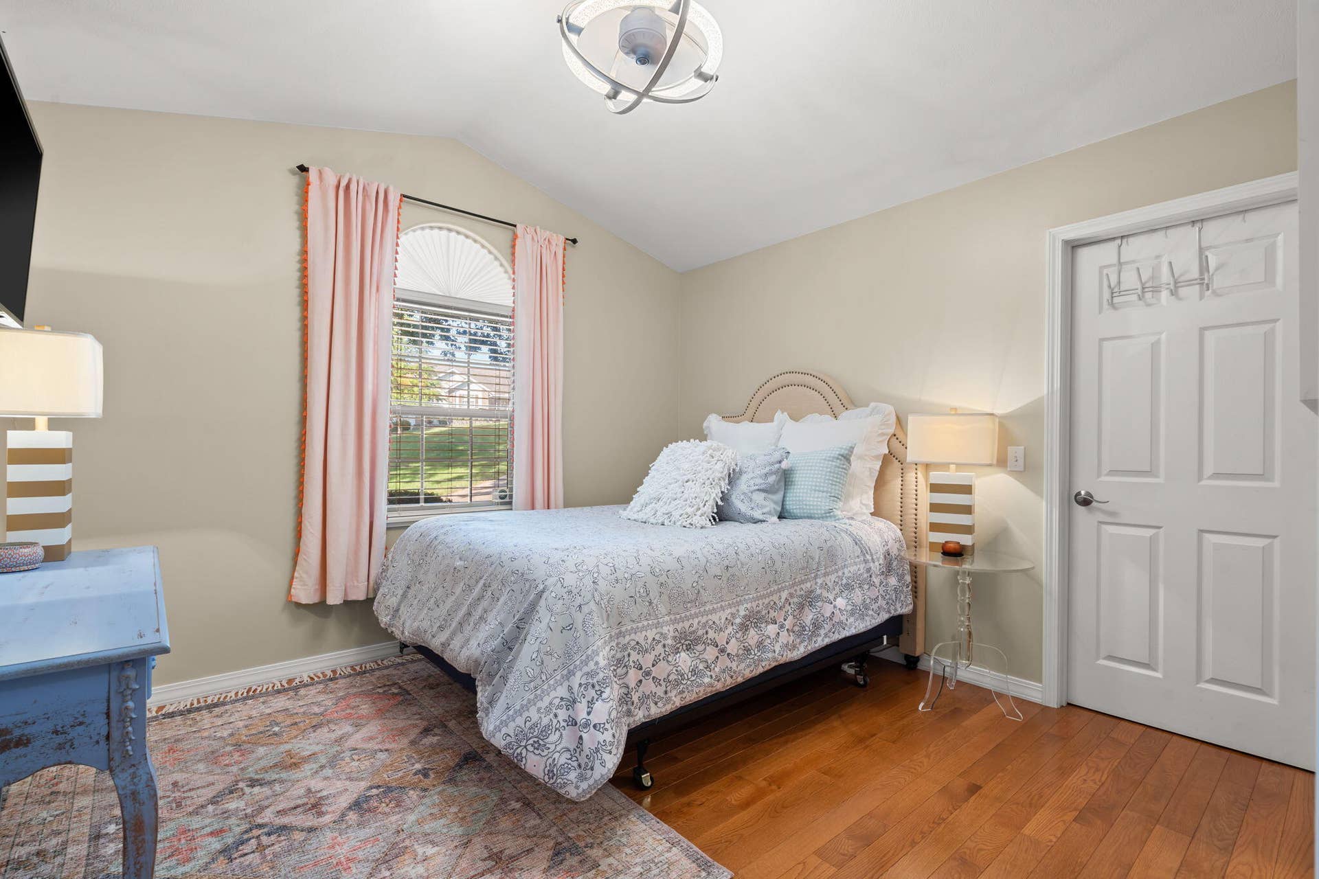 567-Austin-Pl-Cozy-Bedroom-Retreat