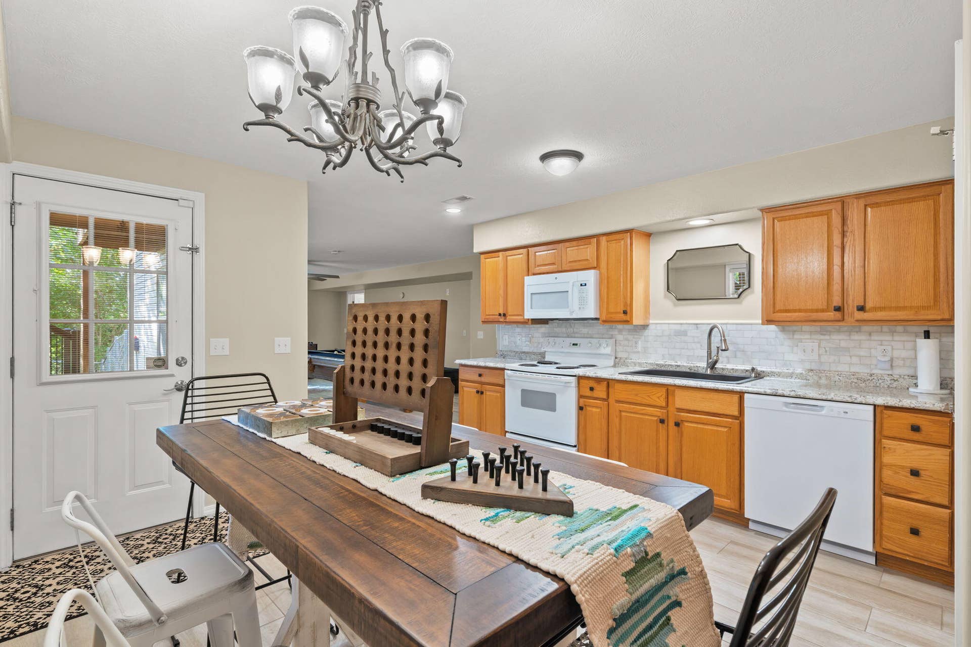 567-Austin-Pl-Table-for-Memories