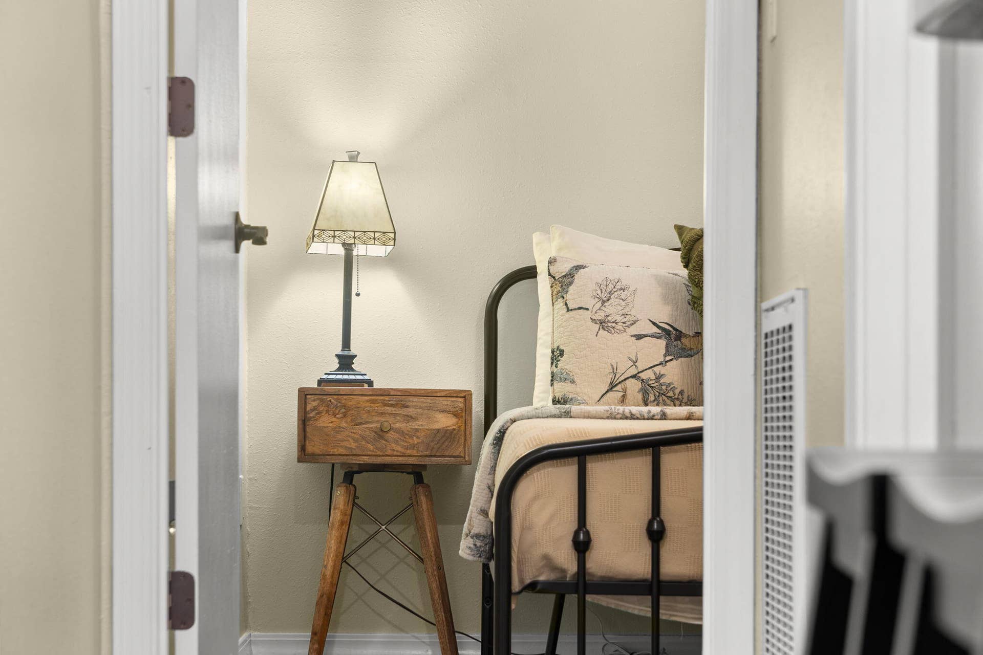 388 Notch Lane, #A, Reeds Spring, MO 65737 388-Notch-Ln-Bedroom-Fixtures