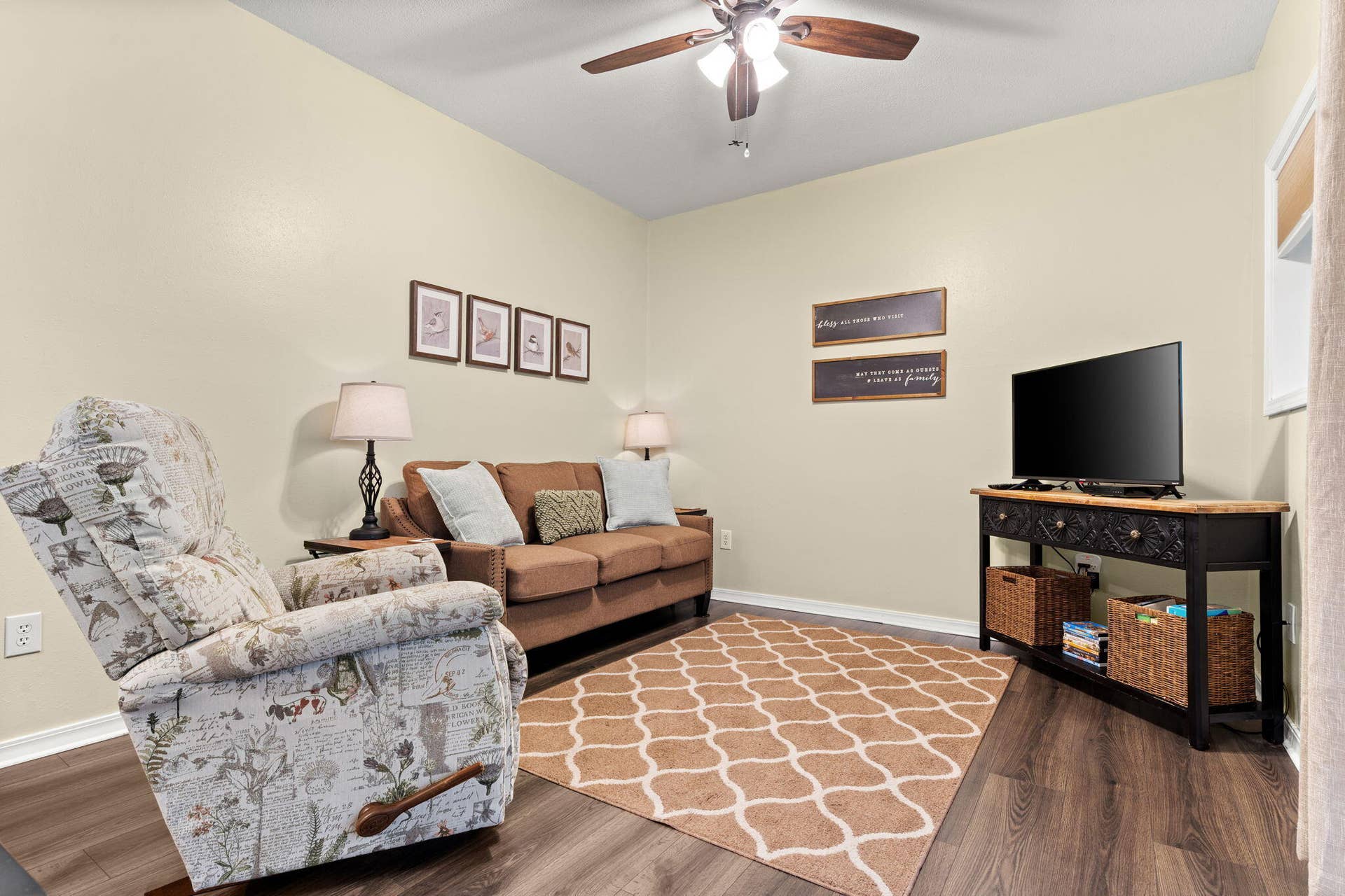 388 Notch Lane, #A, Reeds Spring, MO 65737 388-Notch-Ln-Cozy-Living-Area