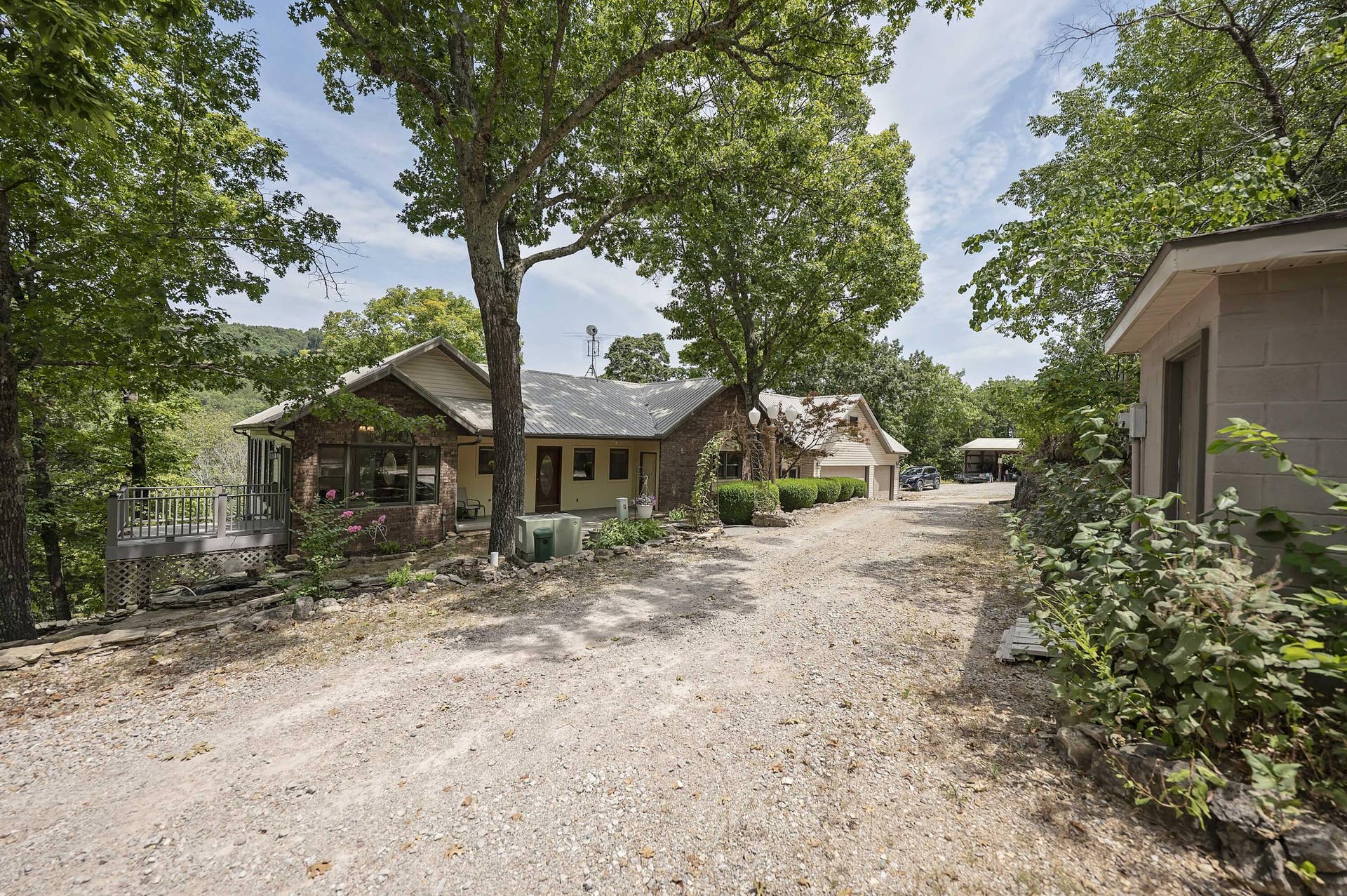Branson West, MO 65737 2193 Stoneridge Center Rd (99)