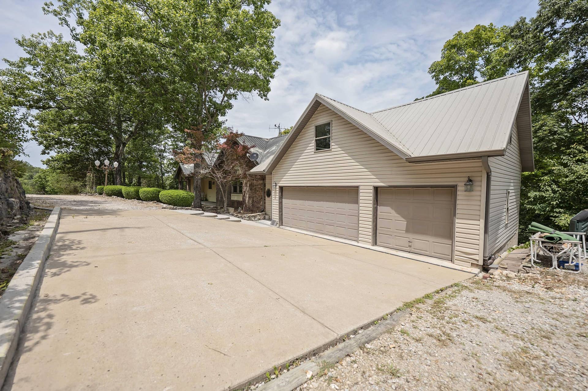 Branson West, MO 65737 2193 Stoneridge Center Rd (101)