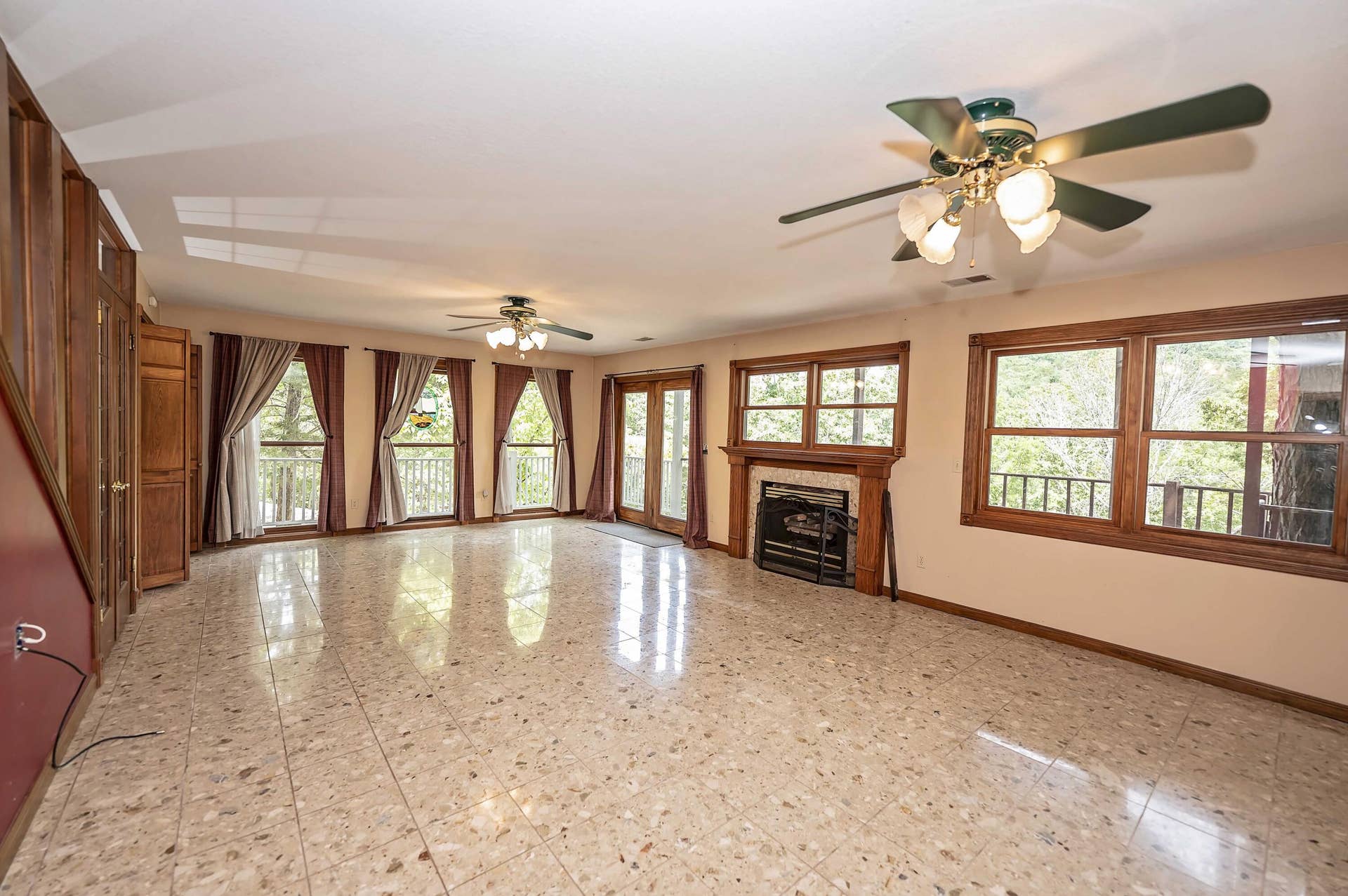 Branson West, MO 65737 2193 Stoneridge Center Rd (64)