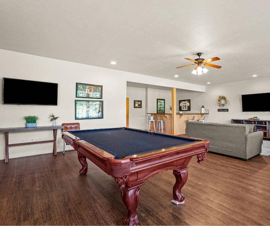 Baesment Entertainment Area