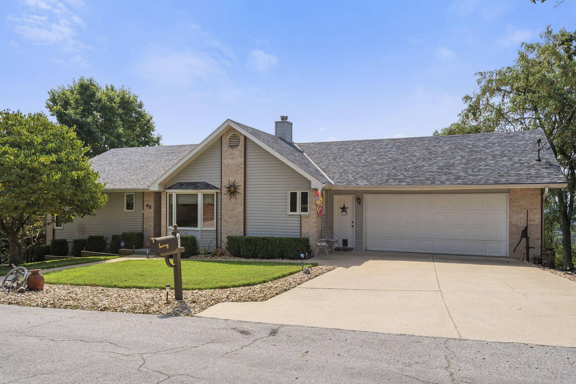 42-Golfcrest-Cir-Light-Filled-Home