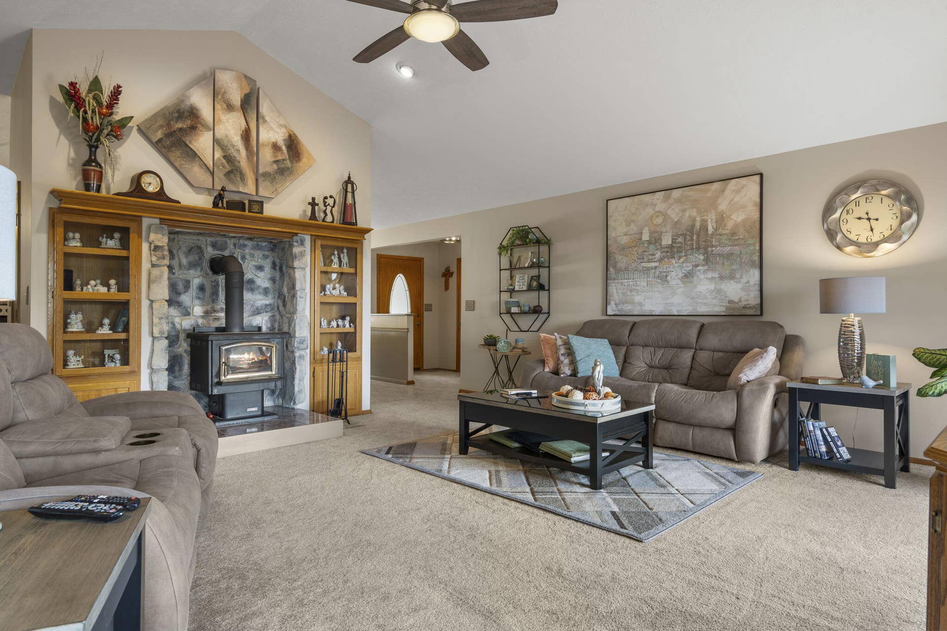 42-Golfcrest-Cir-Spacious-Living