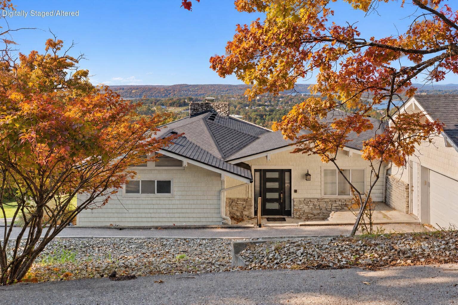 26 Greenview Drive, Kimberling City, MO 65686 Ozarks home with autumn foliage-2