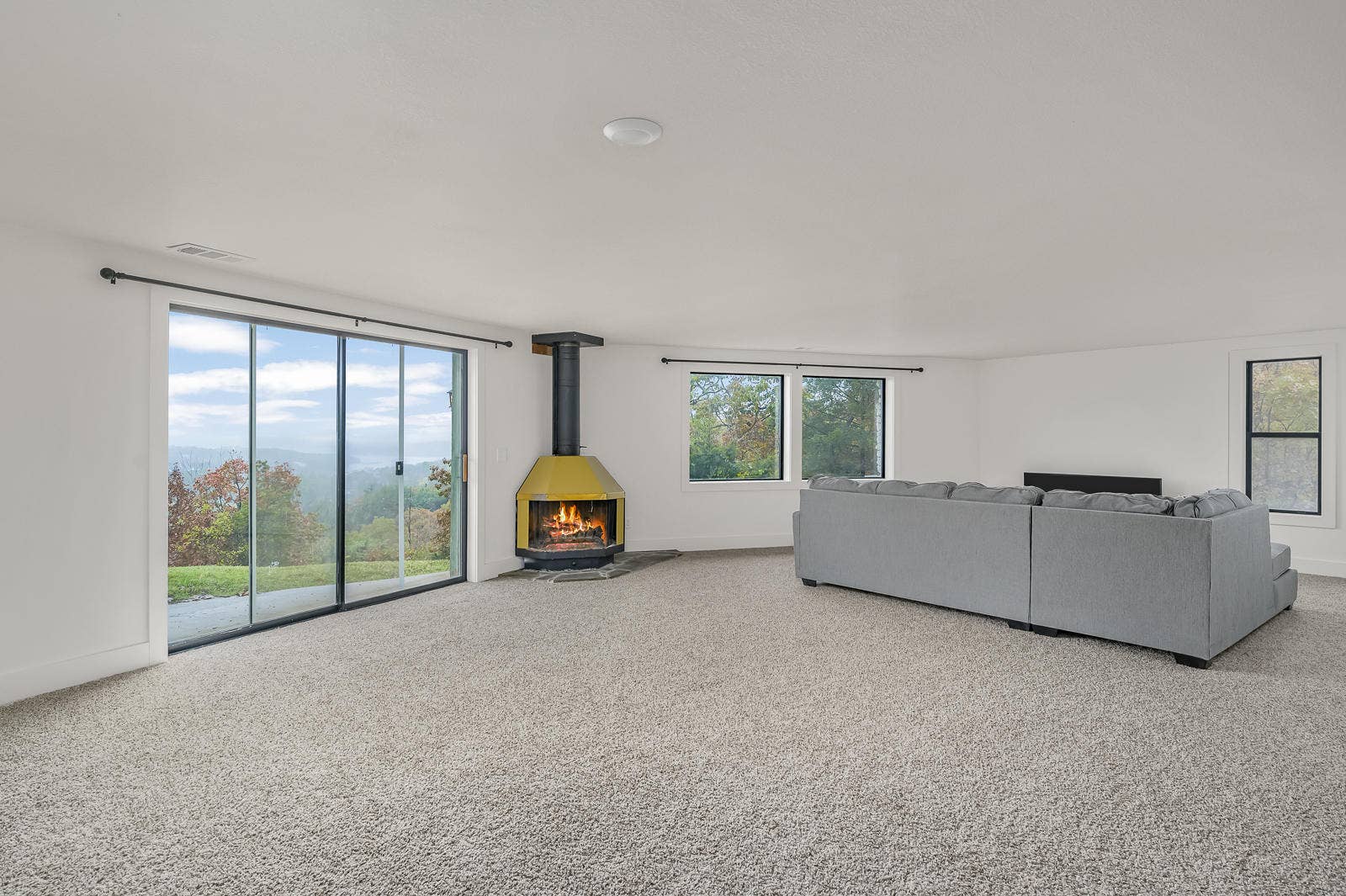 26 Greenview Drive, Kimberling City, MO 65686 26-Greenview-Dr-Spacious-Living