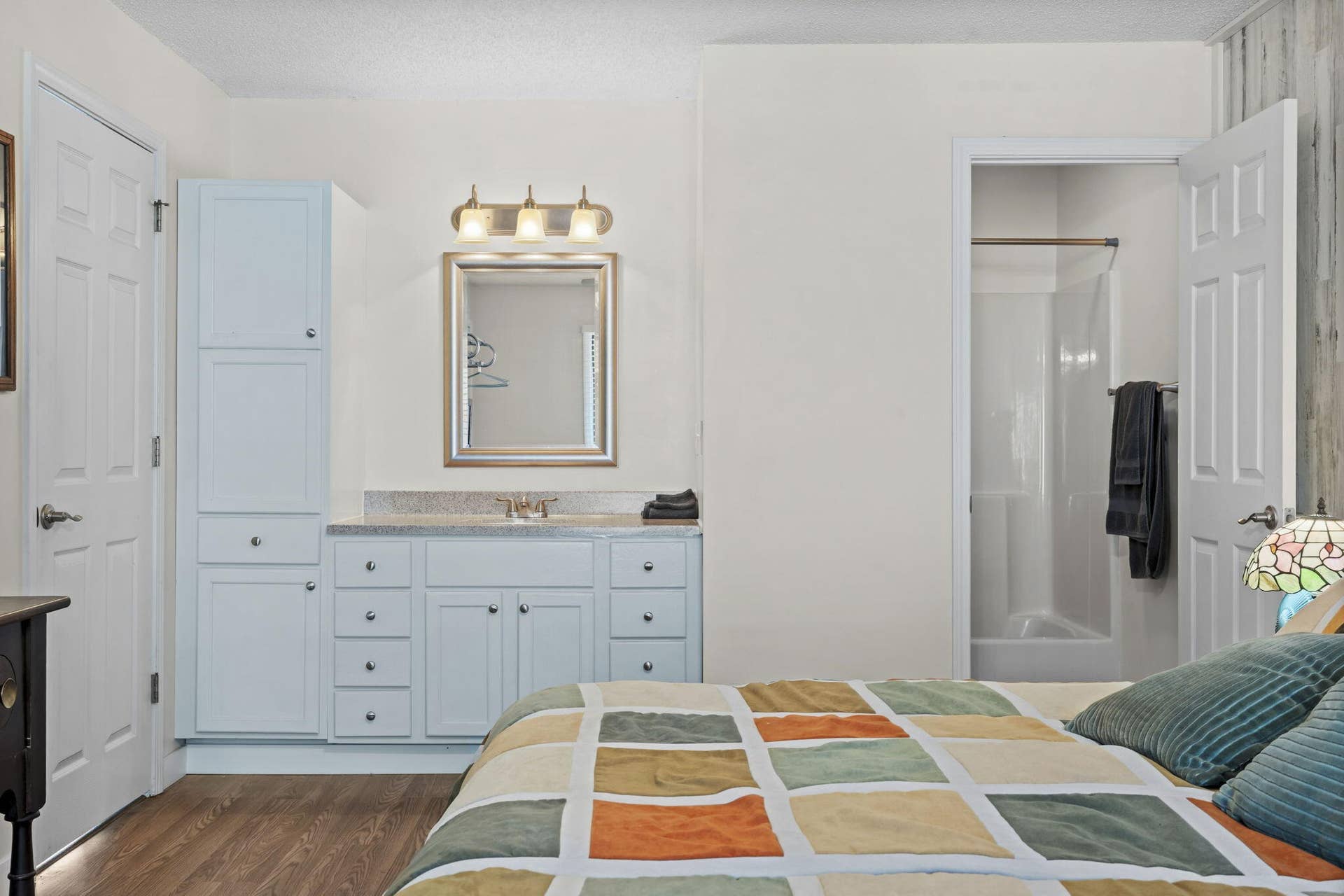 393 Anchors Point Lane, #470, Kimberling City, MO 65686 393-Anchors-Point-Luxury-Bedroom