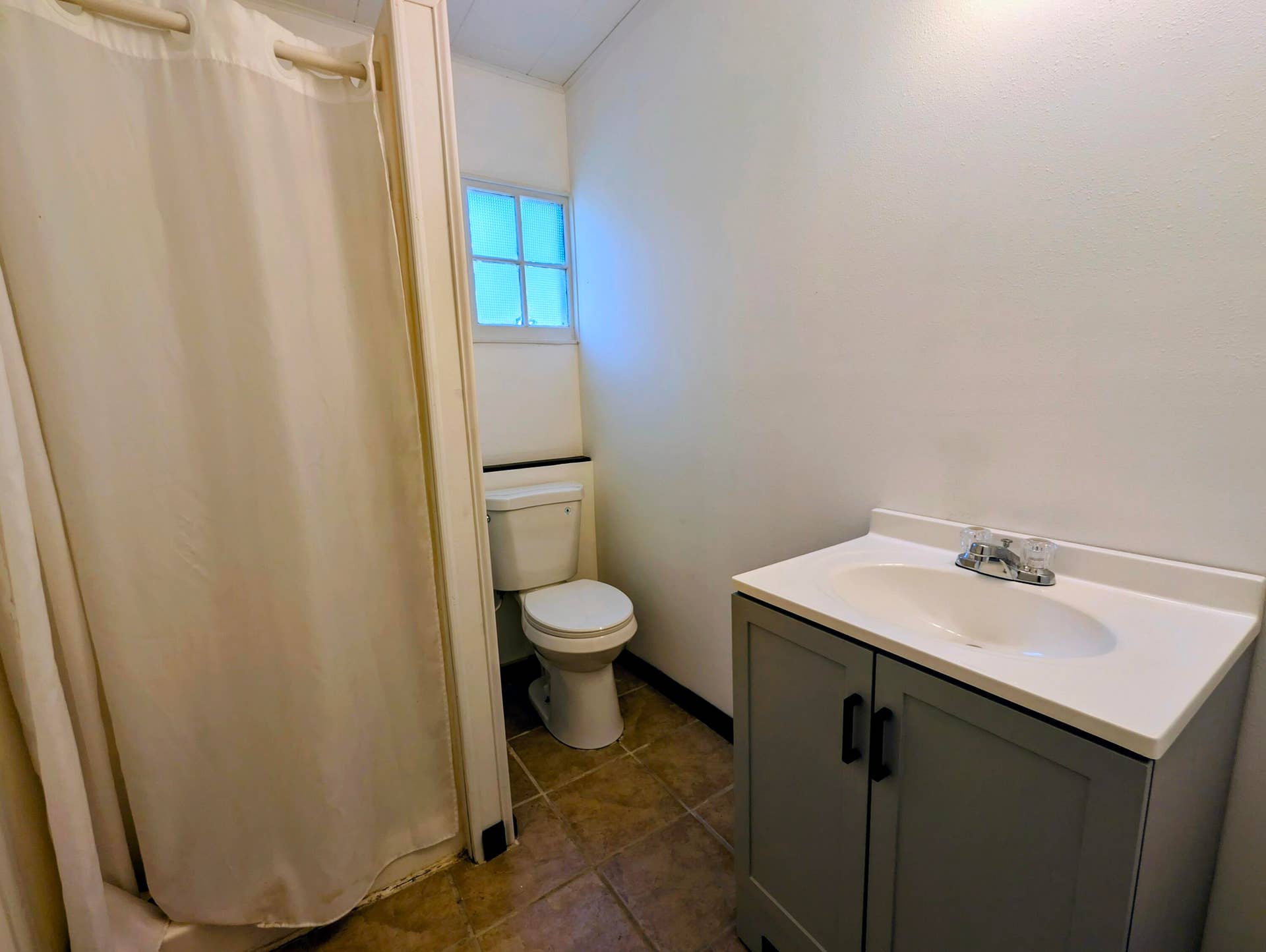 84 Kings Cove Lane, #16, Reeds Spring, MO 65737 Shower-Bath