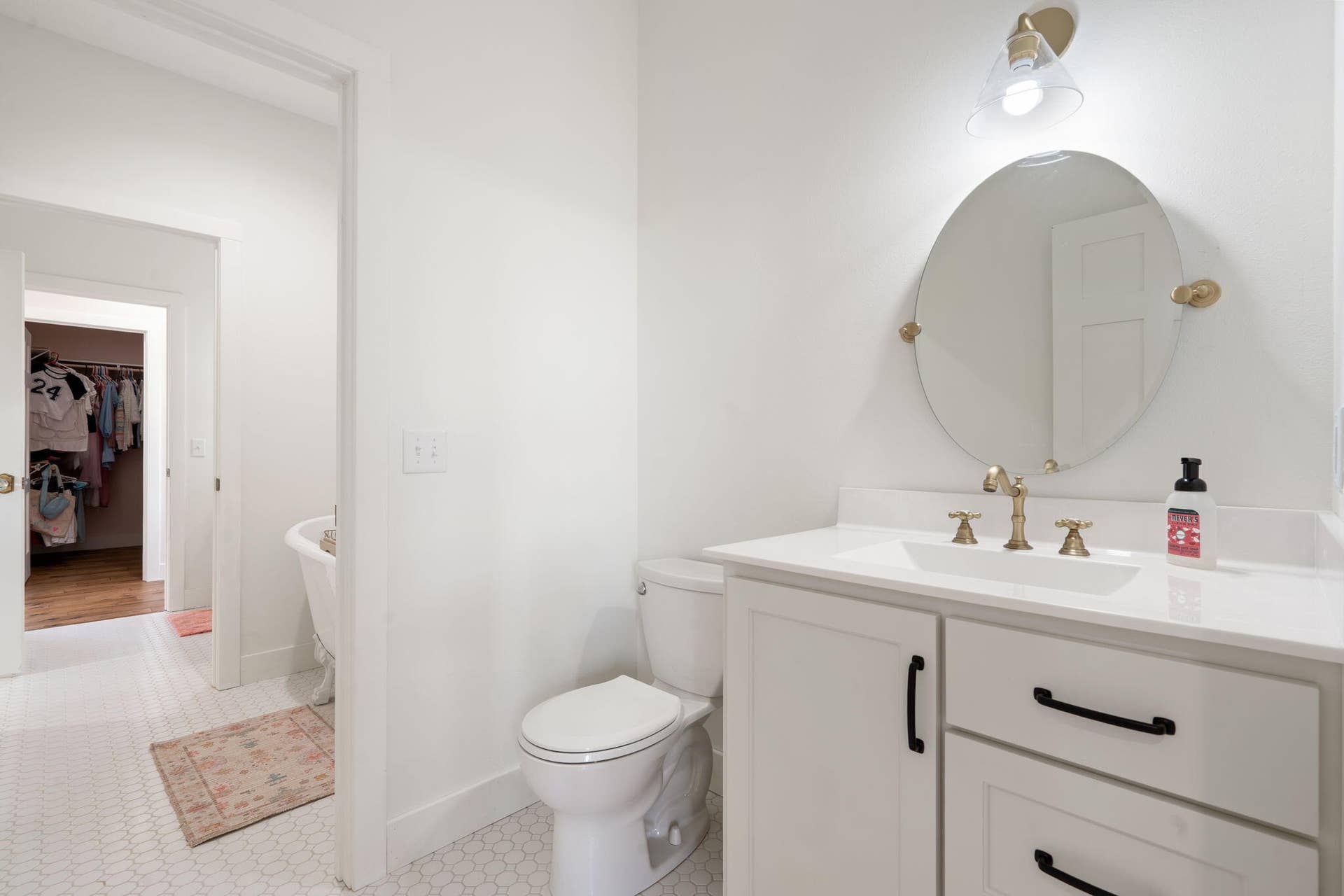 893-Hidden-Springs-Ln-Modern-Bath