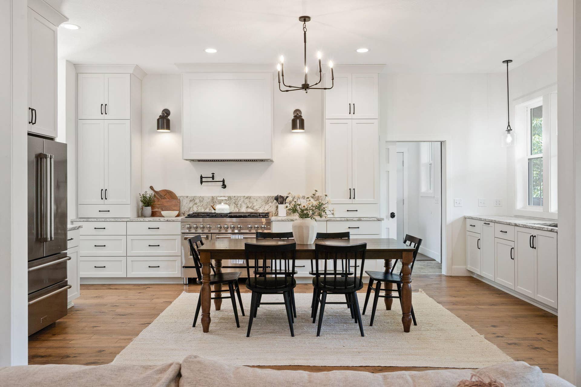 893-Hidden-Springs-Ln-Grand-Entertain