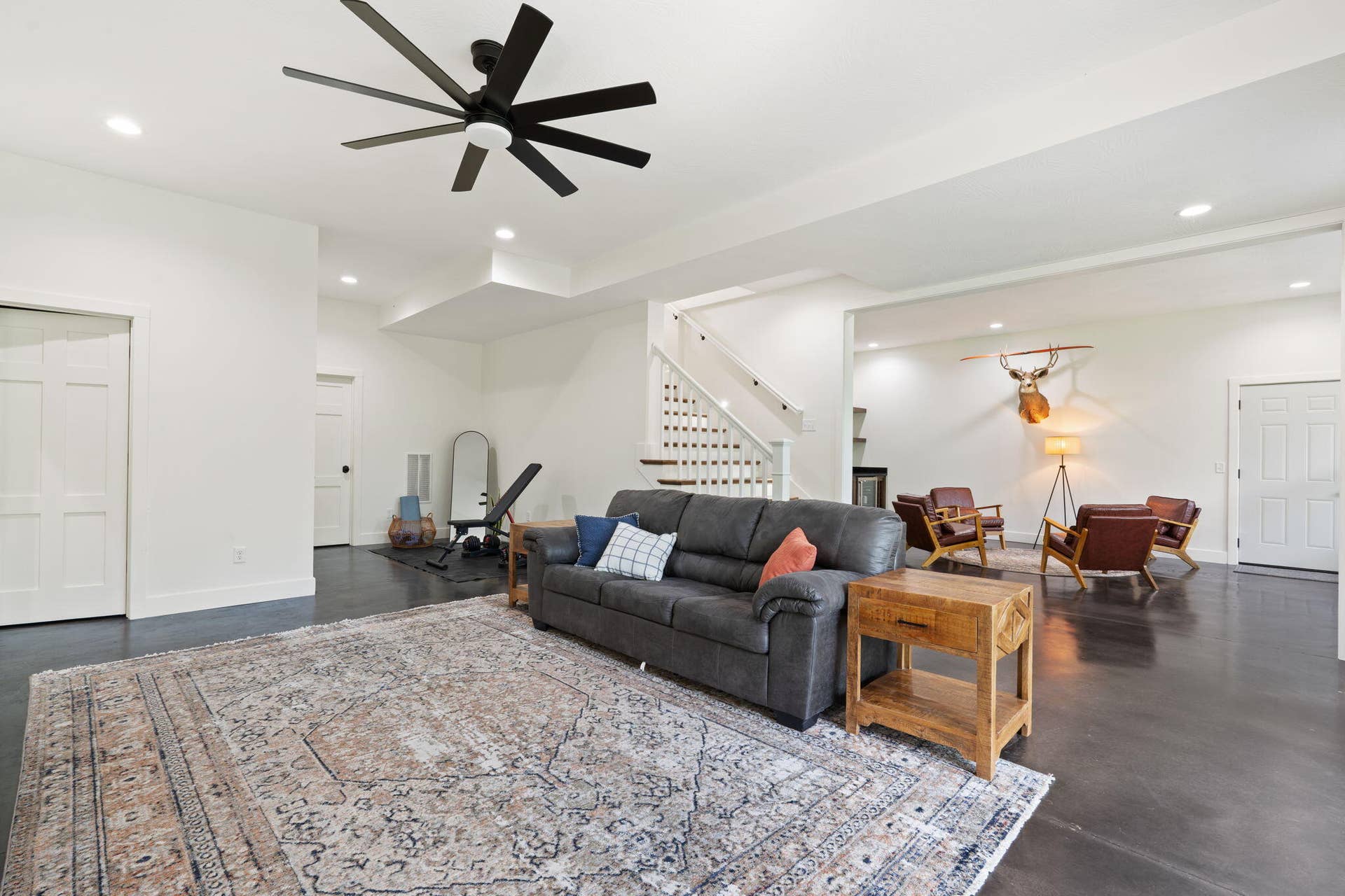 893-Hidden-Springs-Ln-Luxury-Lounge