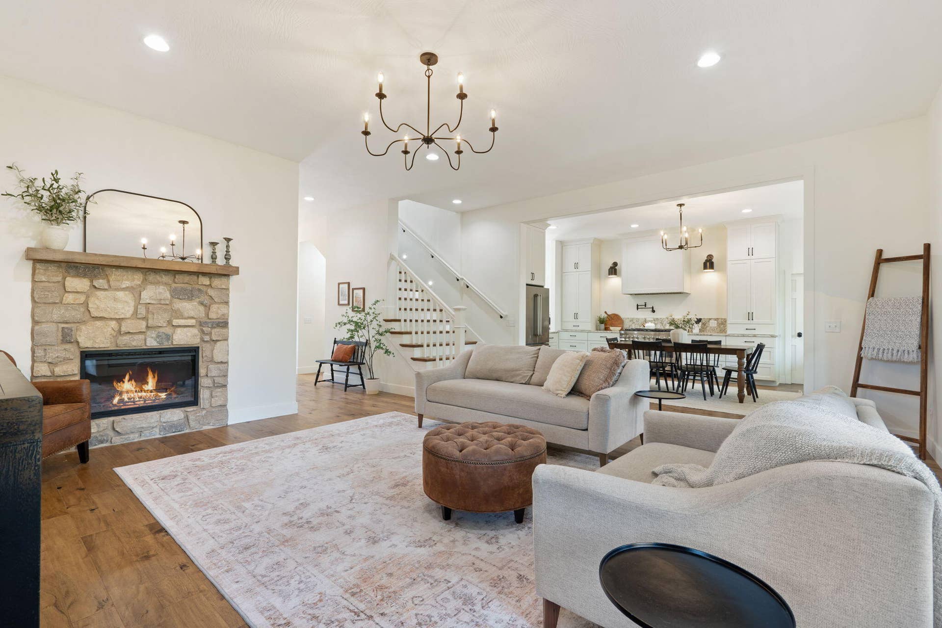 893-Hidden-Springs-Ln-Luxury-Lounge